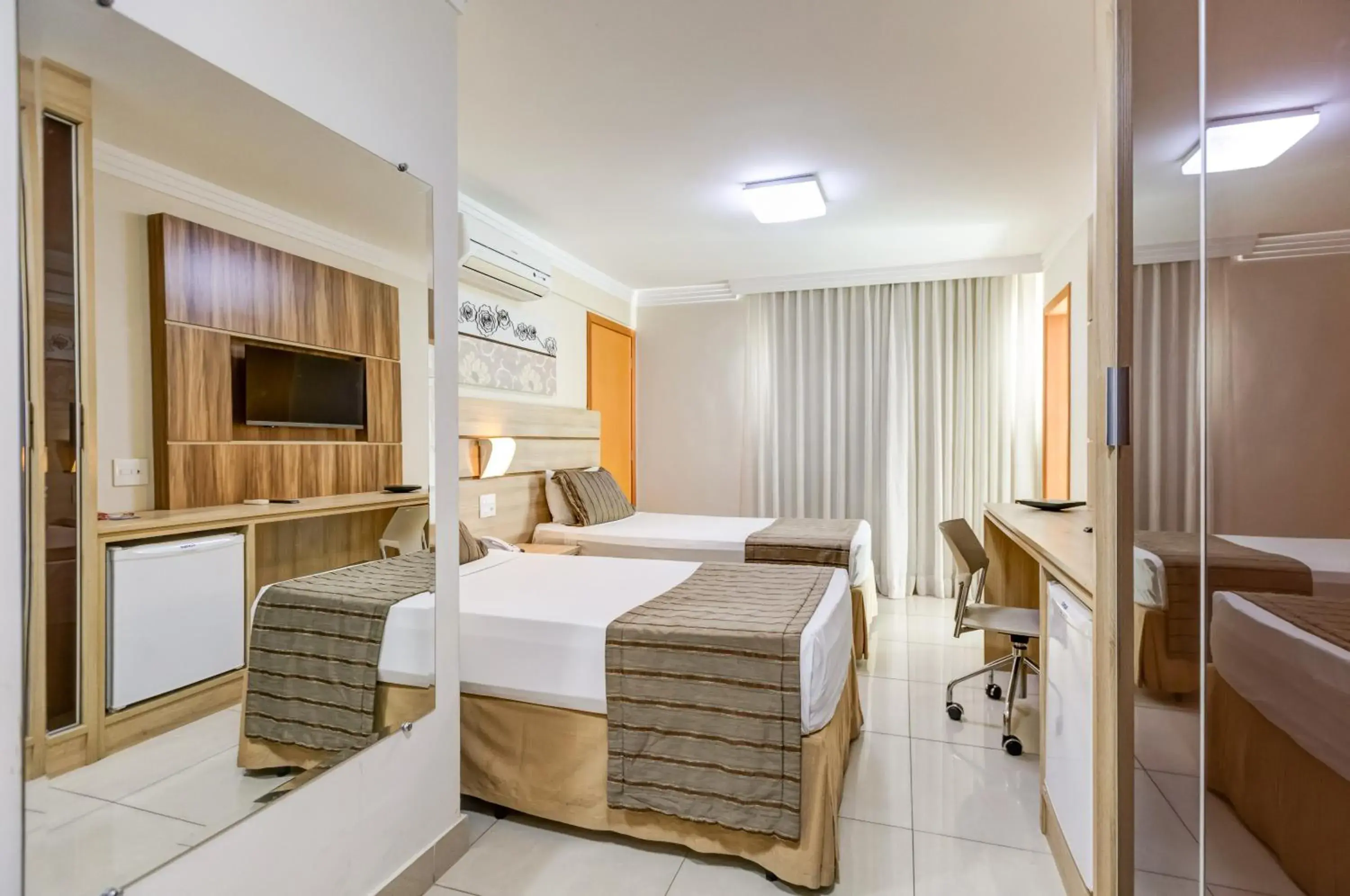 Bedroom, Bed in BH Jaraguá Hotel Bedroom, Bed in BH Jaraguá Hotel