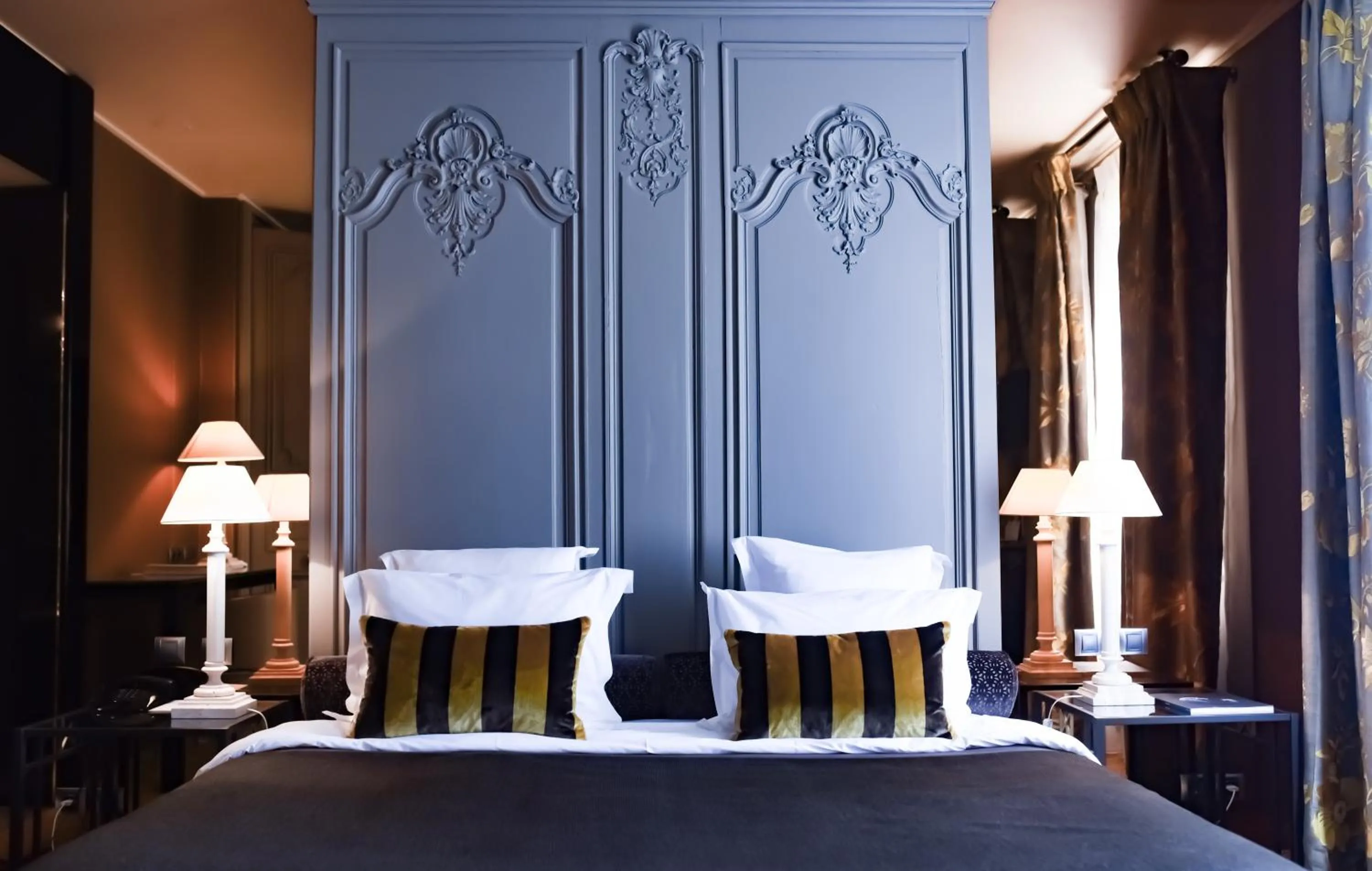Bed in Grand Hôtel du Lion d'Or