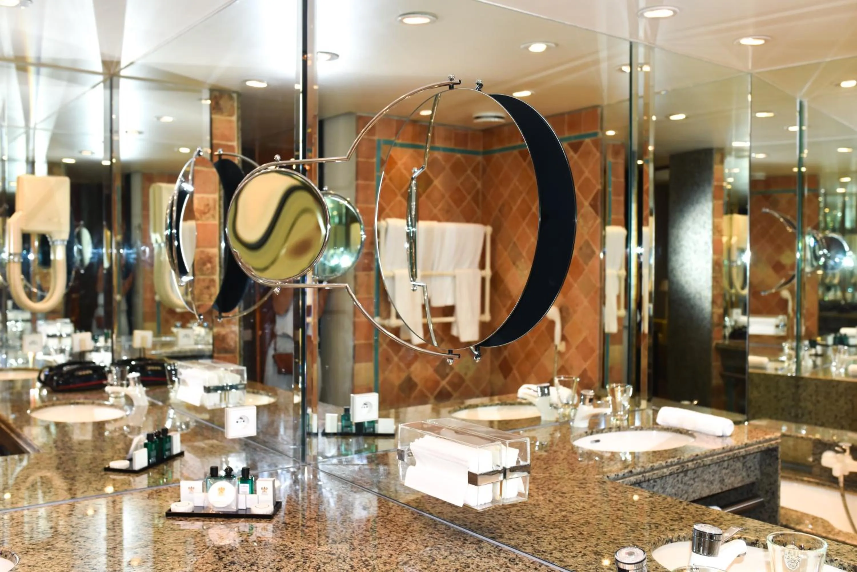 Bathroom in Grand Hôtel du Lion d'Or