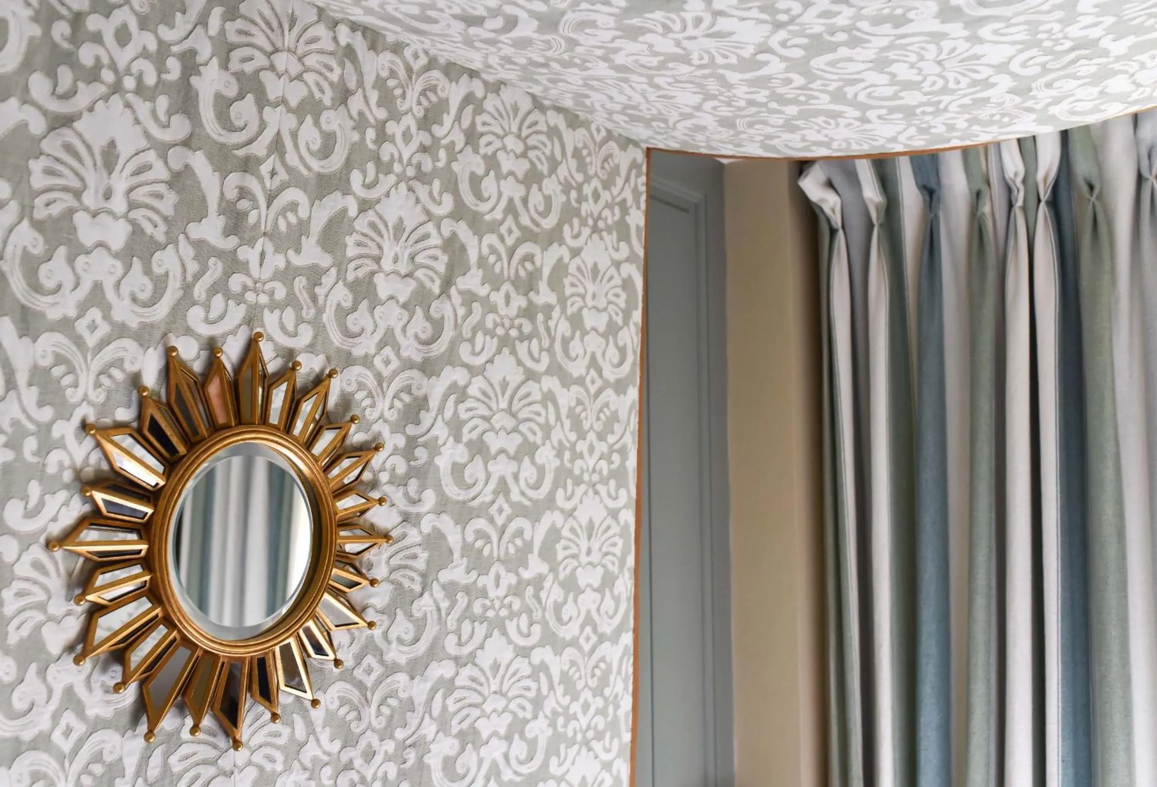 Decorative detail in Grand Hôtel du Lion d'Or