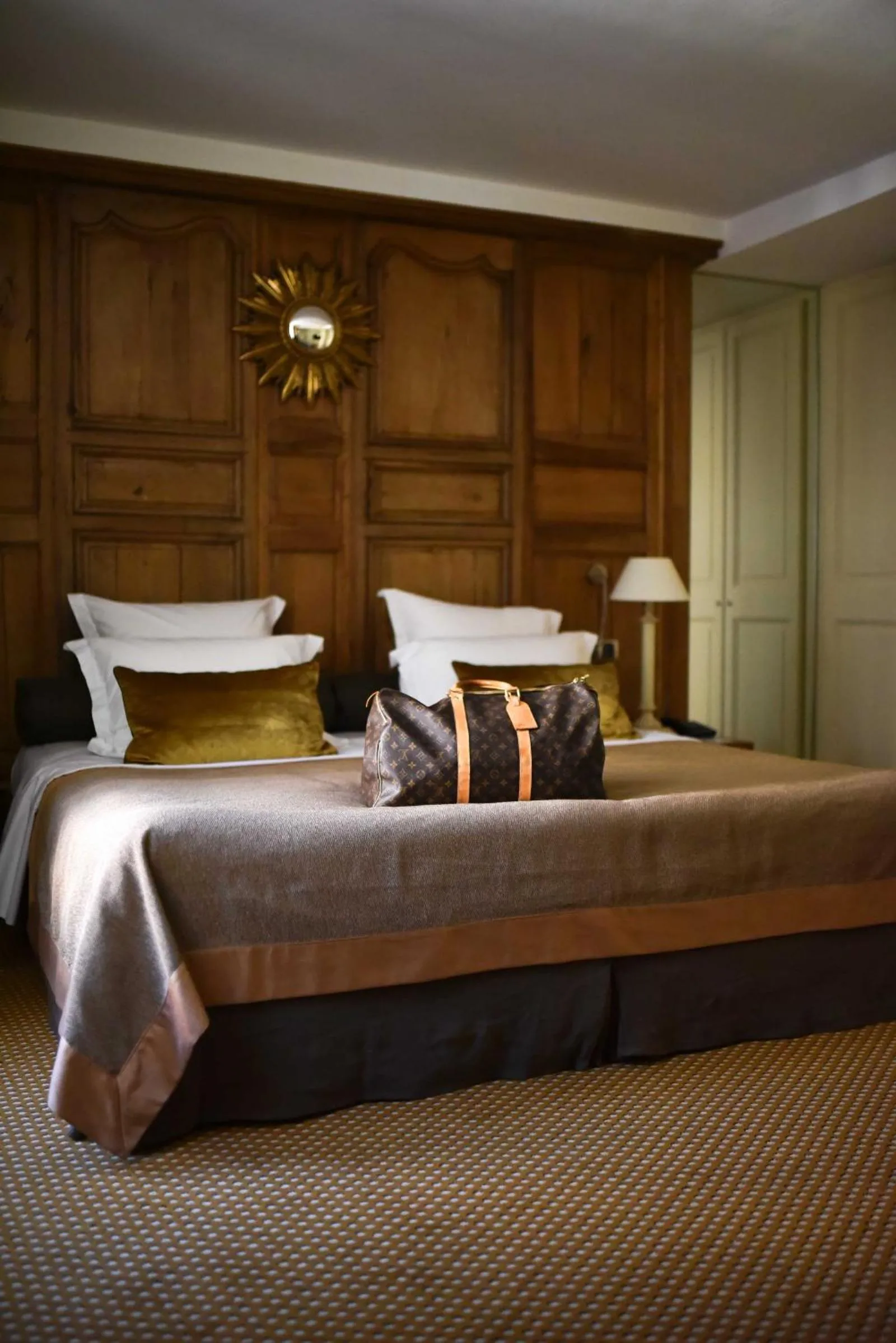 Bed in Grand Hôtel du Lion d'Or