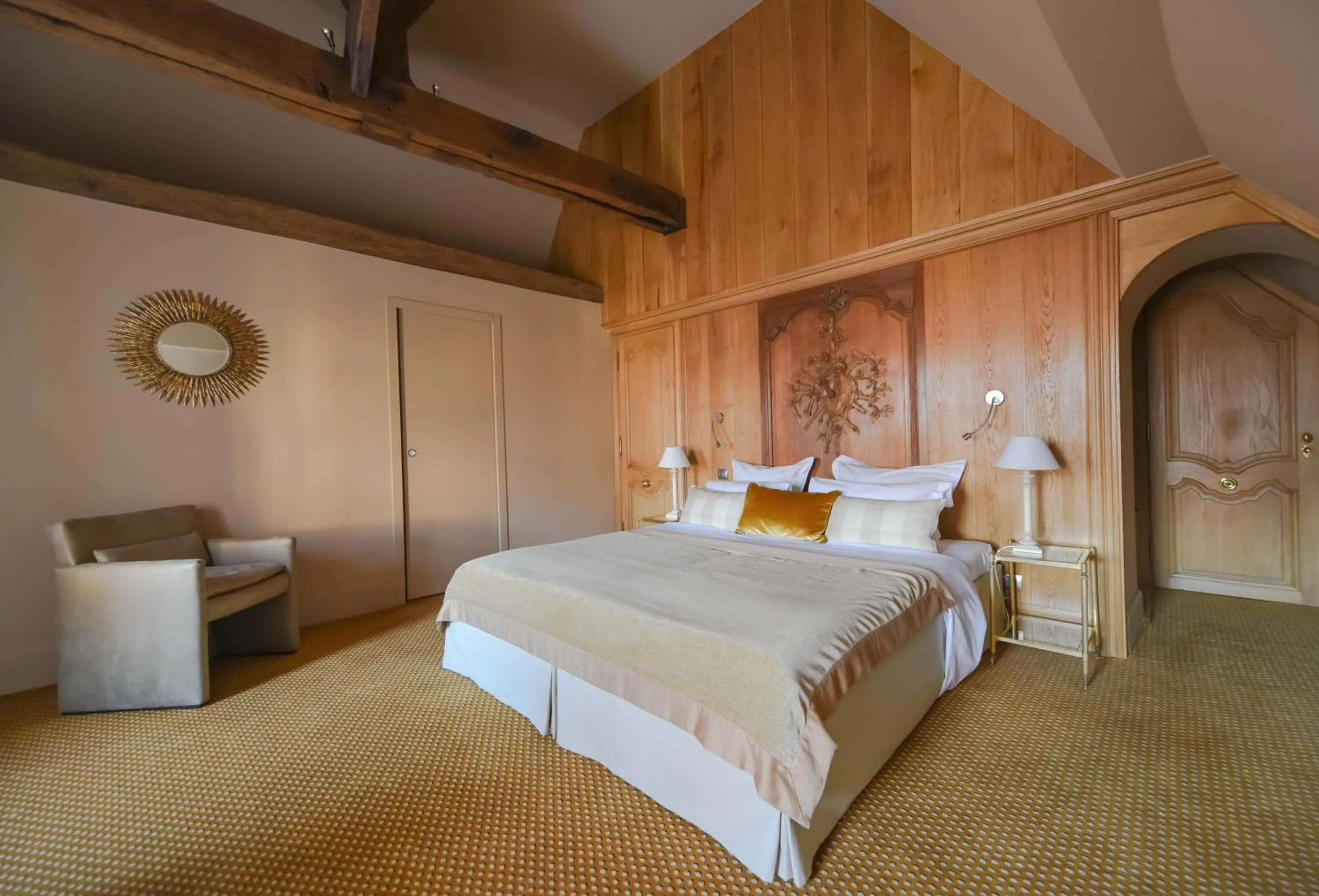 Bed in Grand Hôtel du Lion d'Or