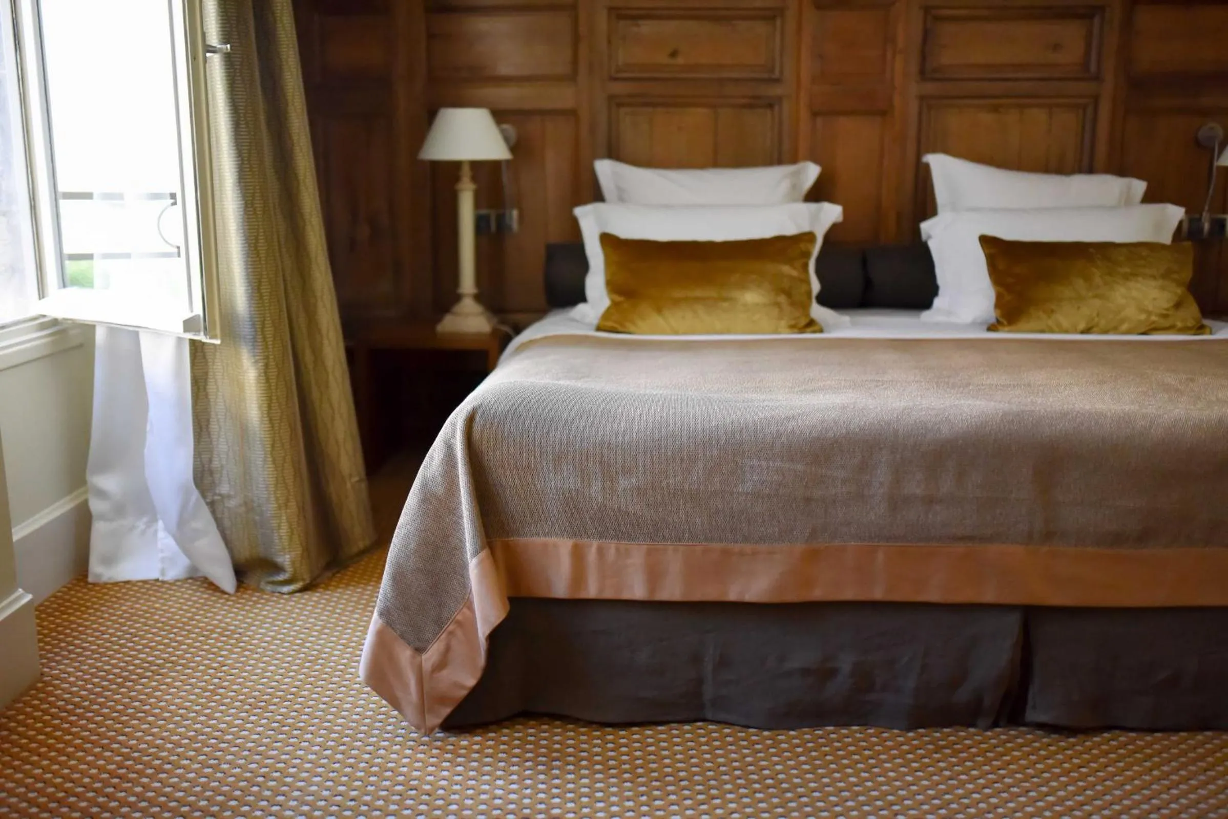Bed in Grand Hôtel du Lion d'Or