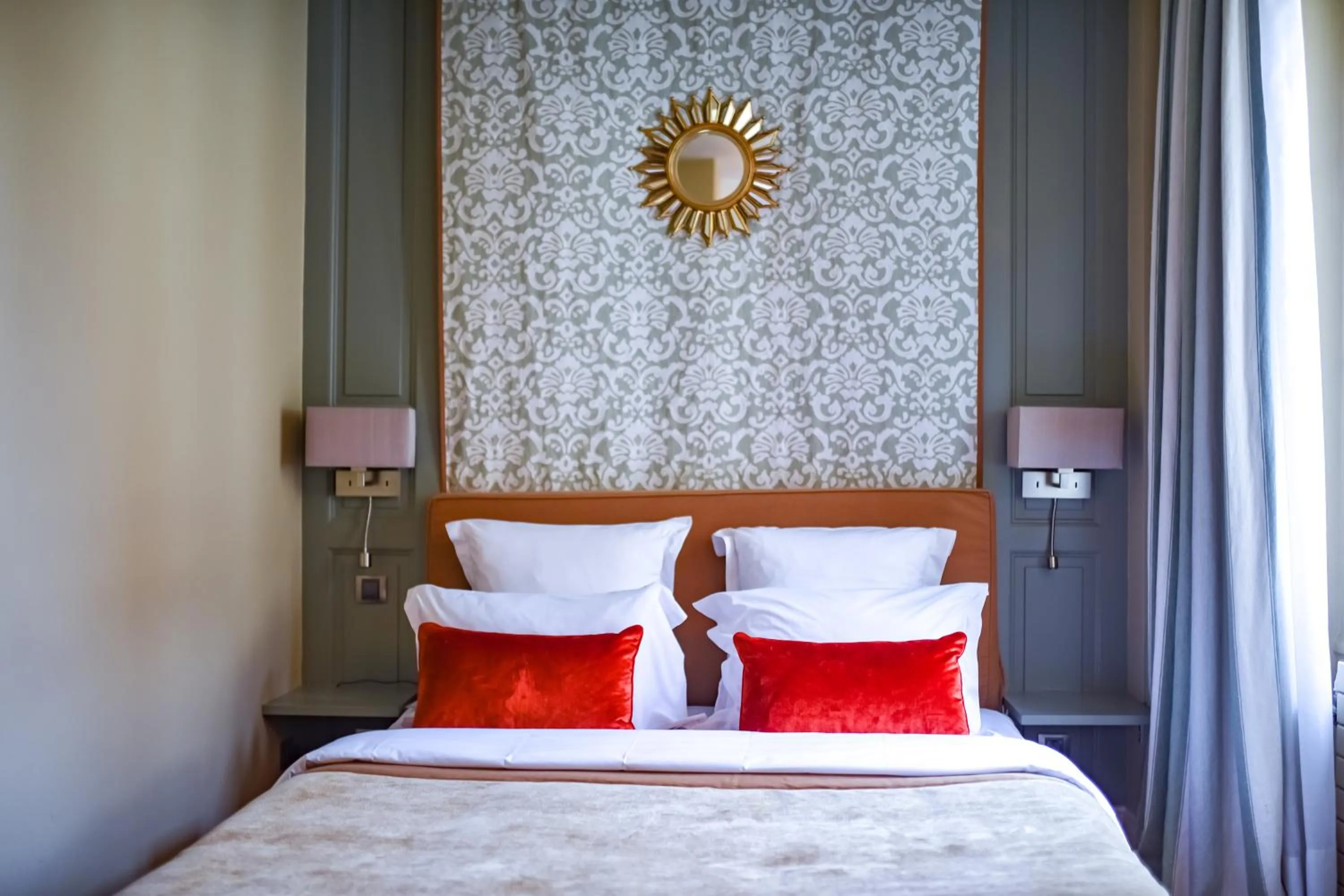 Bed in Grand Hôtel du Lion d'Or