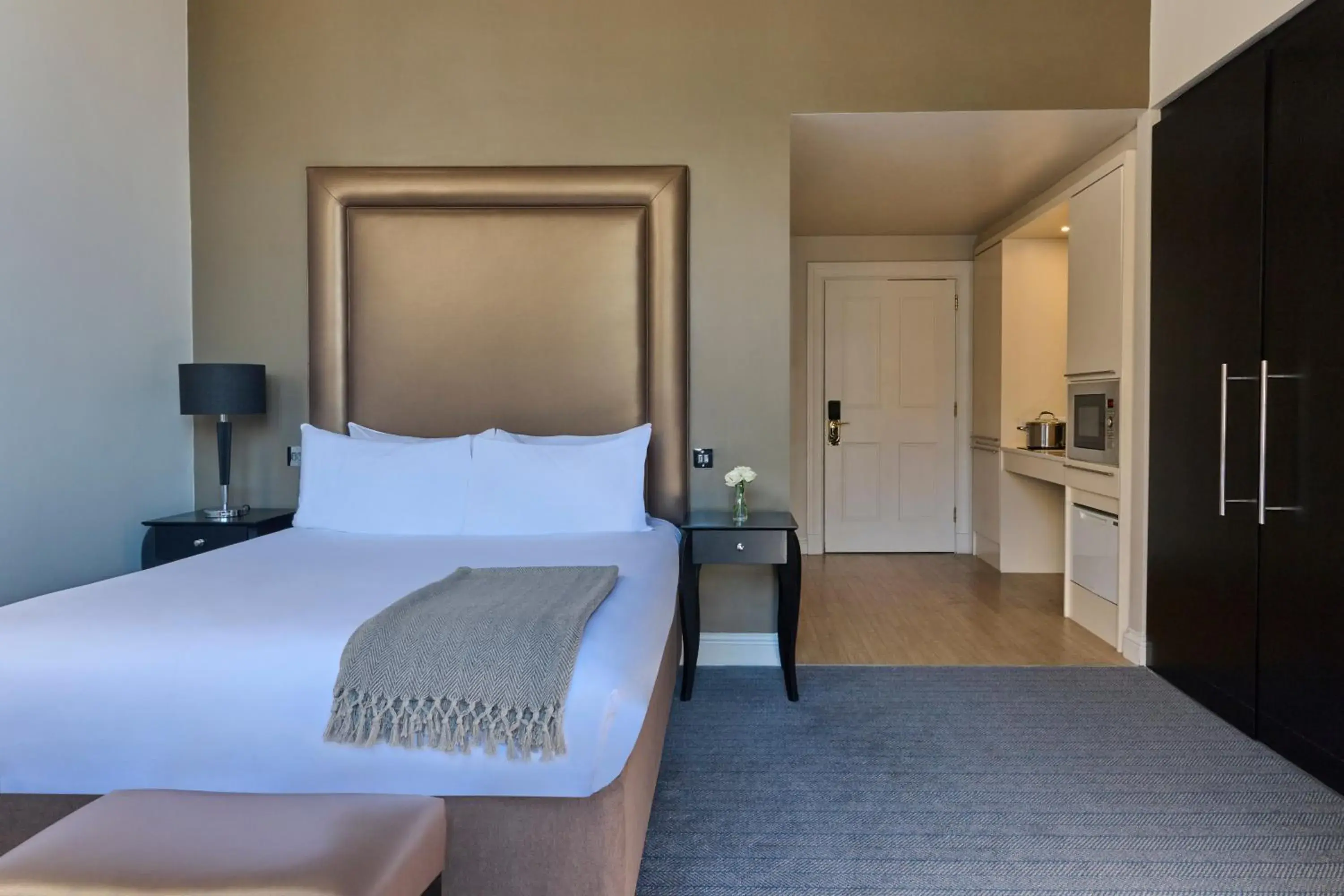 Studio Premier City View in Fraser Suites Edinburgh Studio Premier City View in Fraser Suites Edinburgh