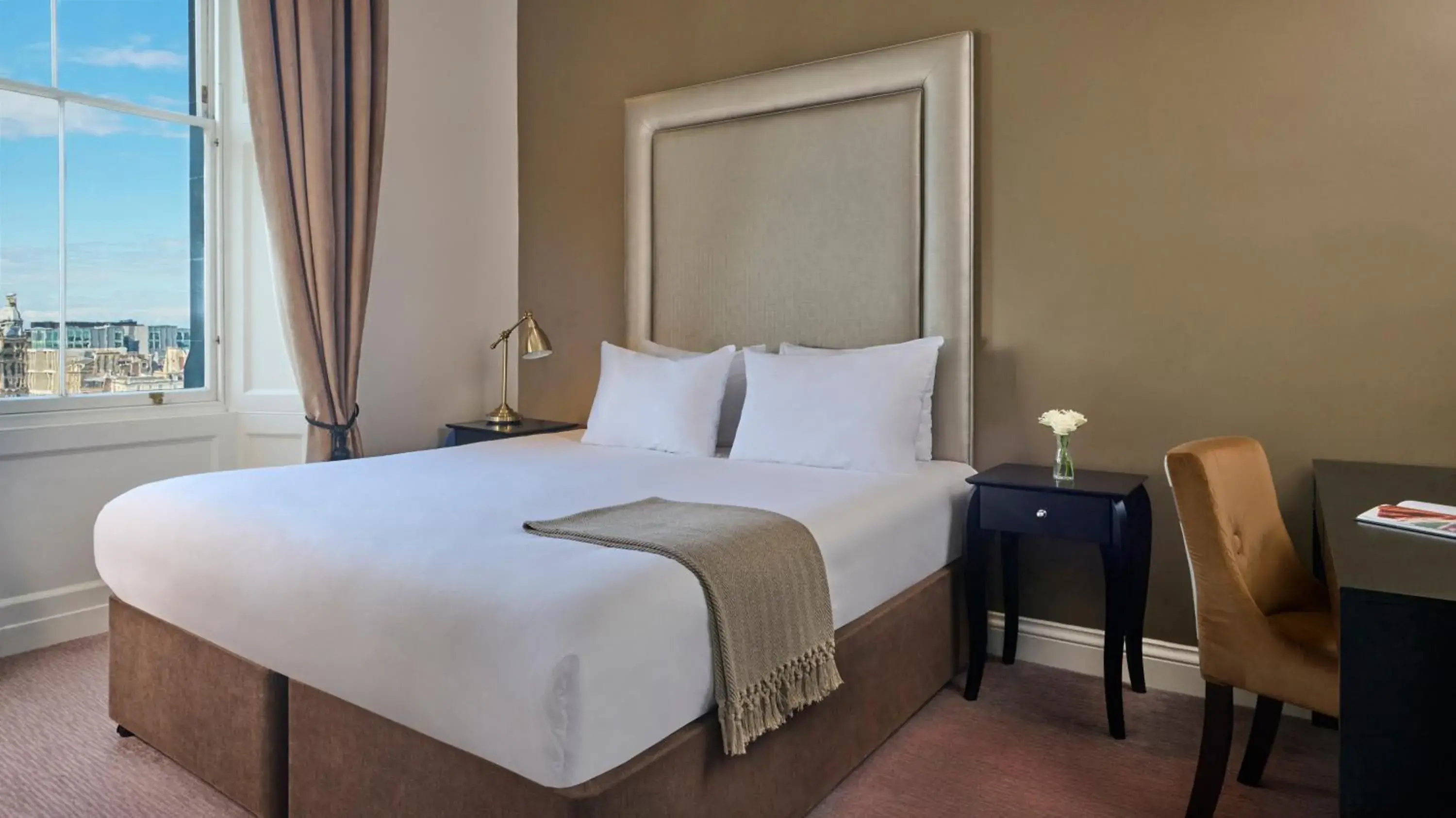 Bed in Fraser Suites Edinburgh Bed in Fraser Suites Edinburgh