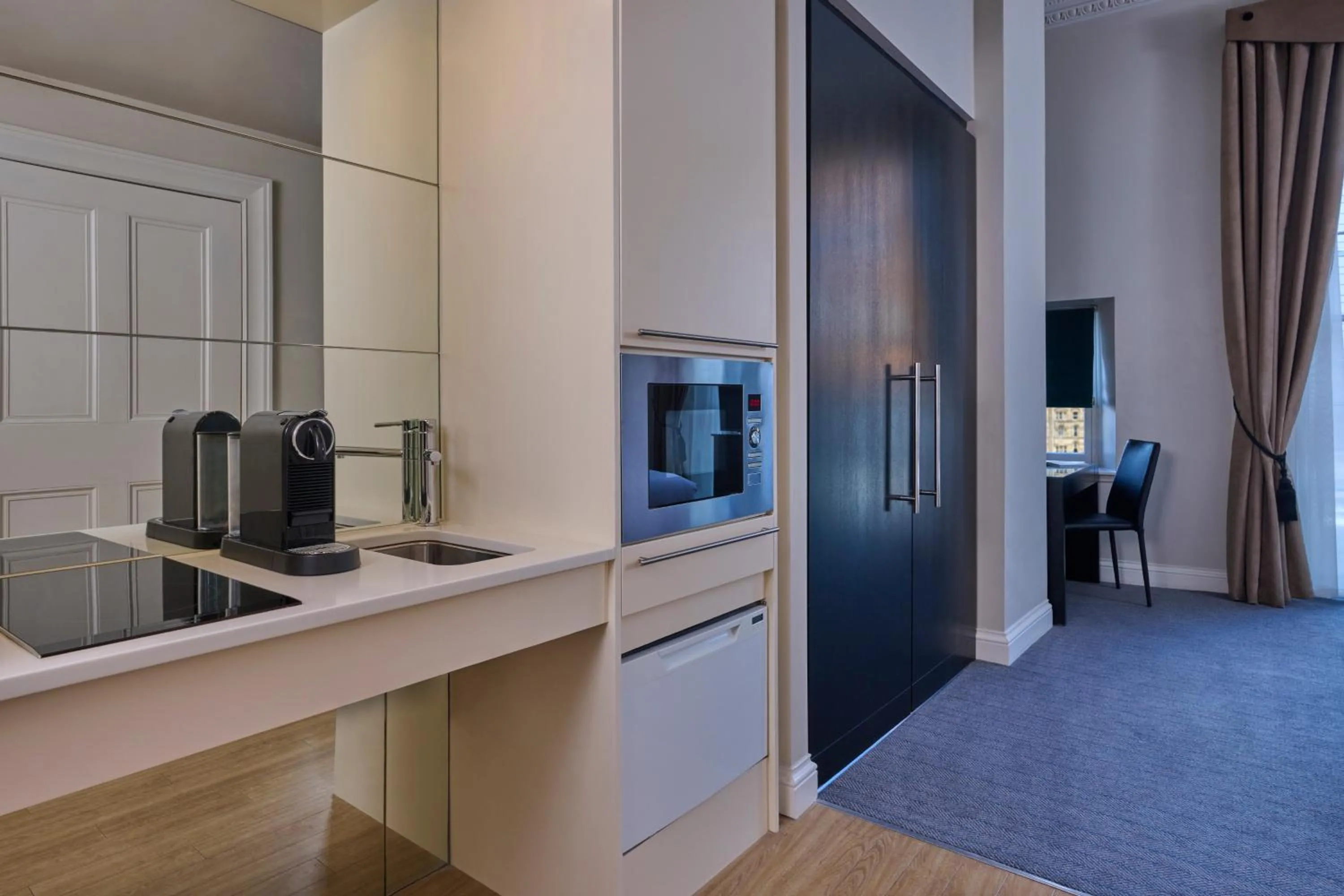 Kitchen or kitchenette in Fraser Suites Edinburgh