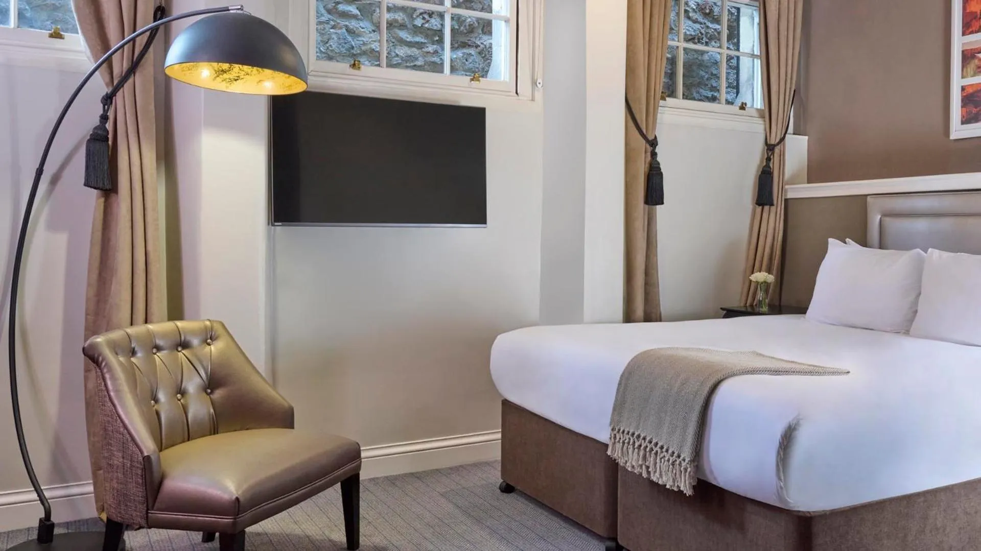 Bed in Fraser Suites Edinburgh