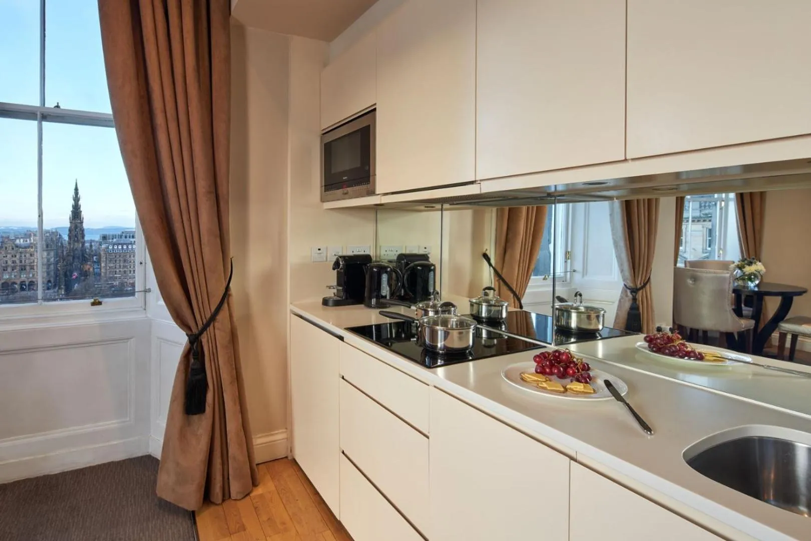 Kitchen or kitchenette in Fraser Suites Edinburgh