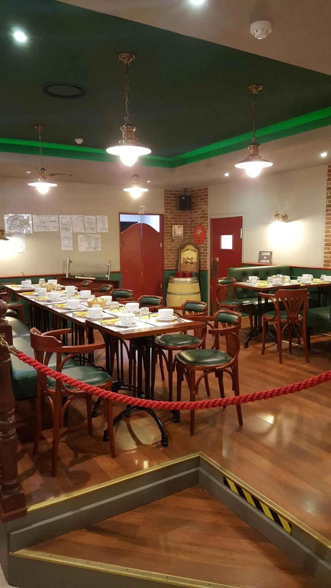 Food and drinks in Hôtel-Restaurant Le Blueberry