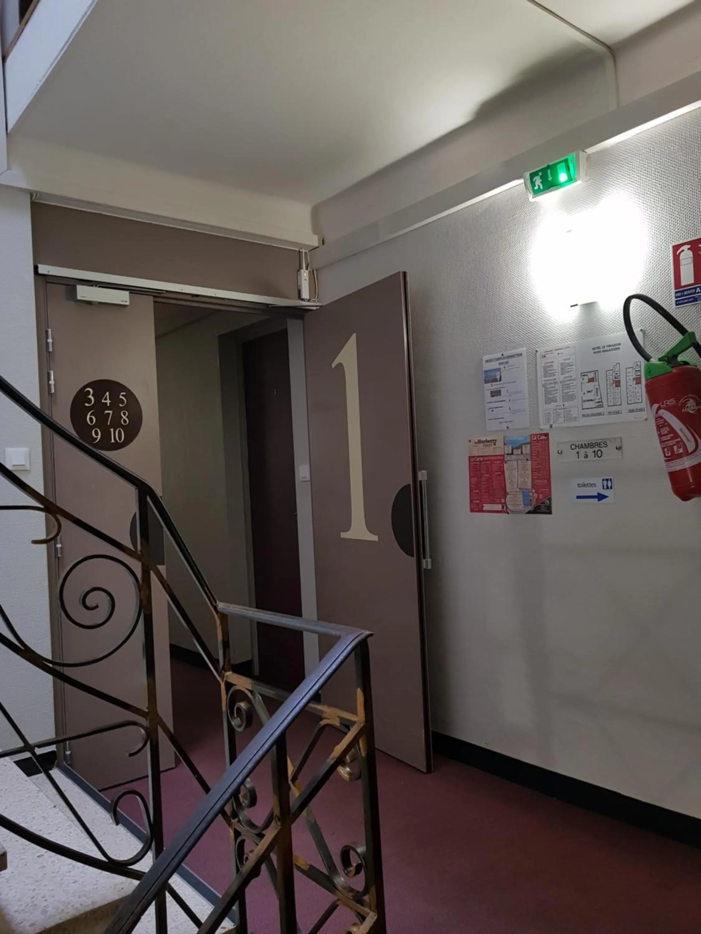 Lobby or reception in Hôtel-Restaurant Le Blueberry