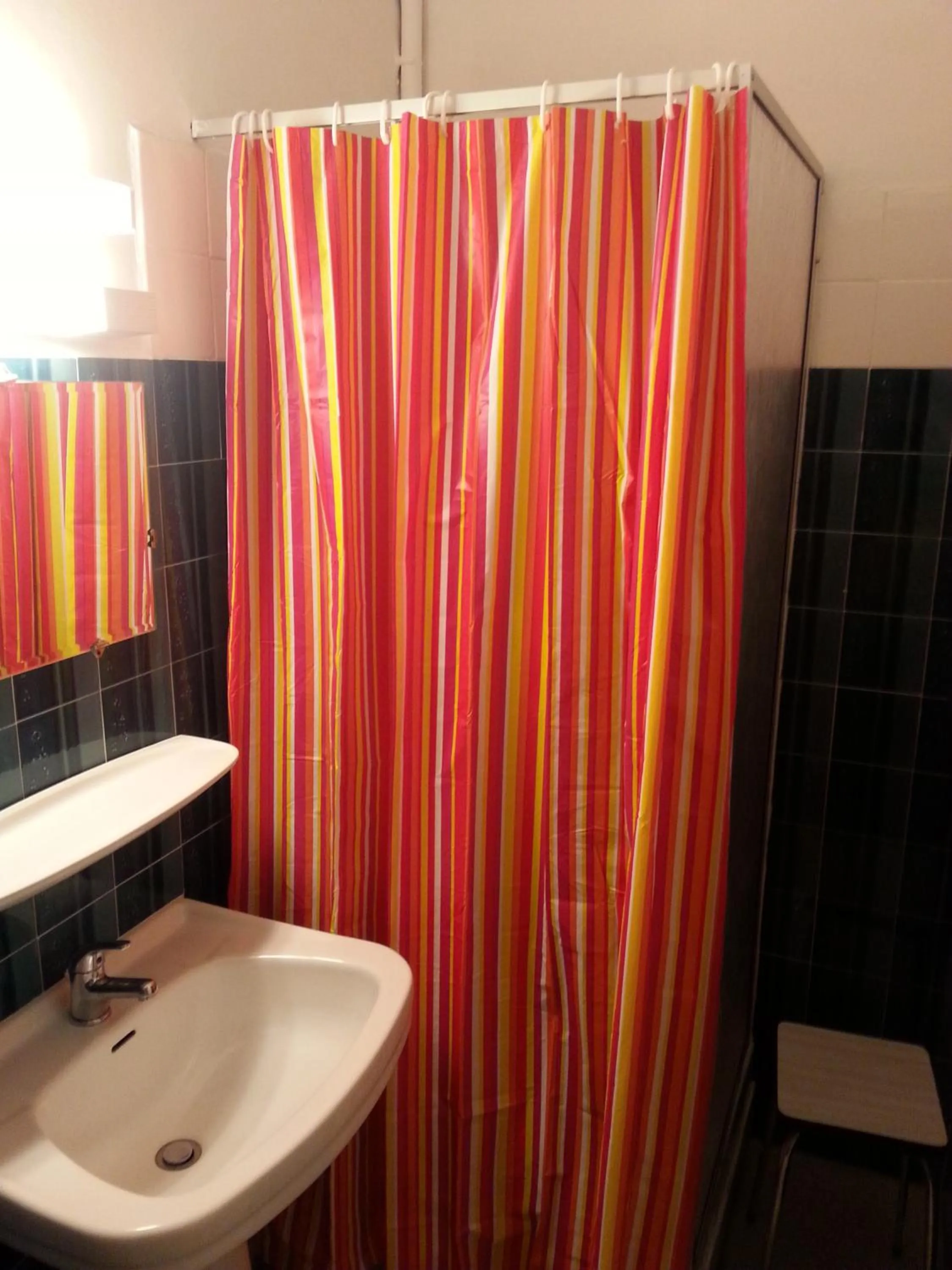 Shower in Hôtel-Restaurant Le Blueberry