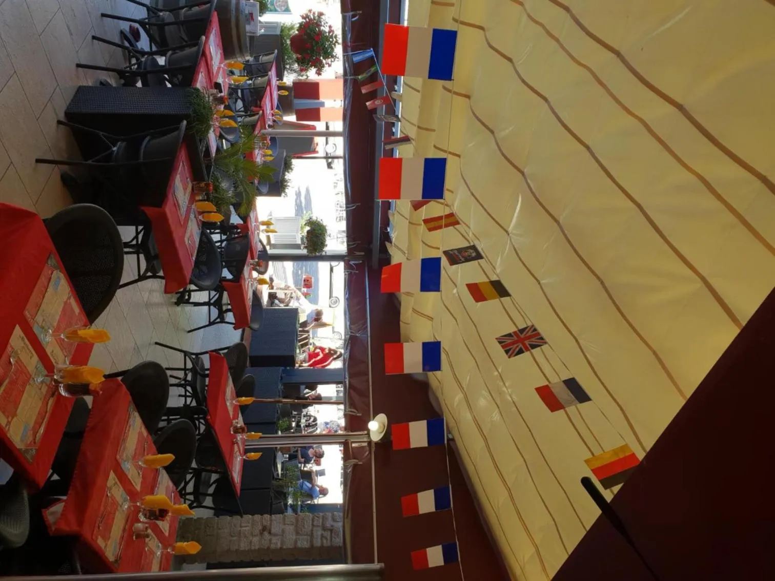 Patio in Hôtel-Restaurant Le Blueberry