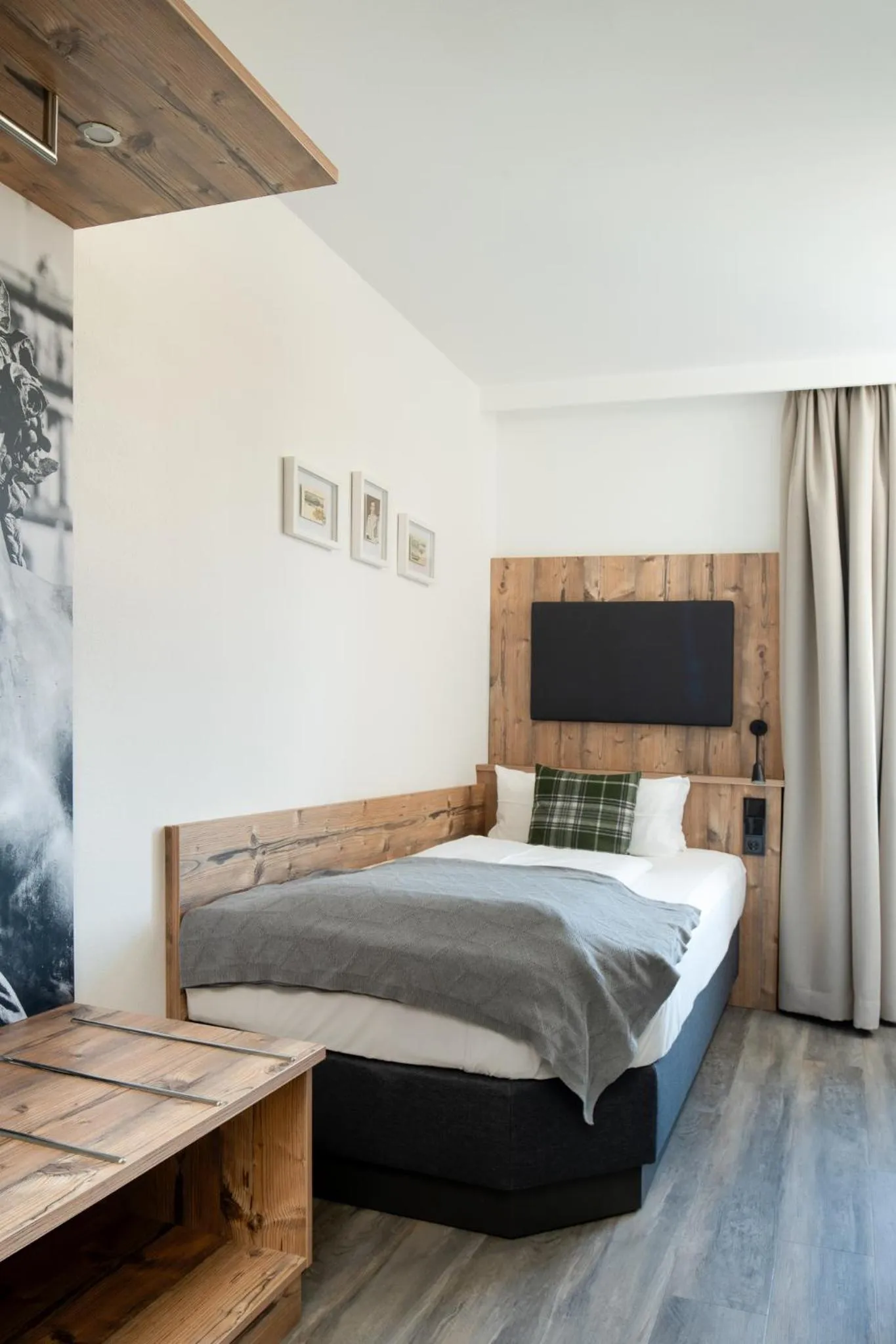 Bed in Hotel Neuer am See