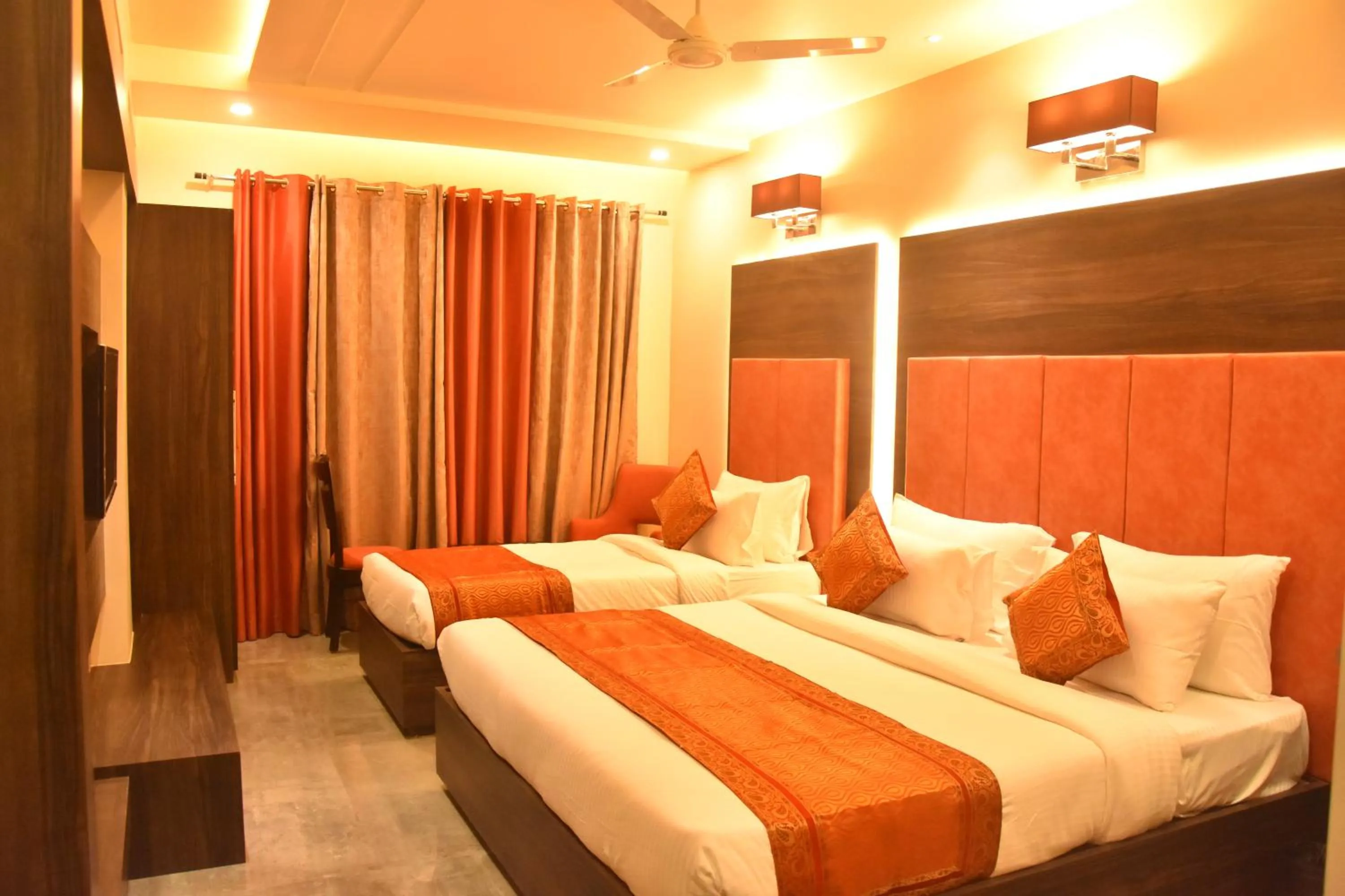 Bed in Hotel Abhinav International