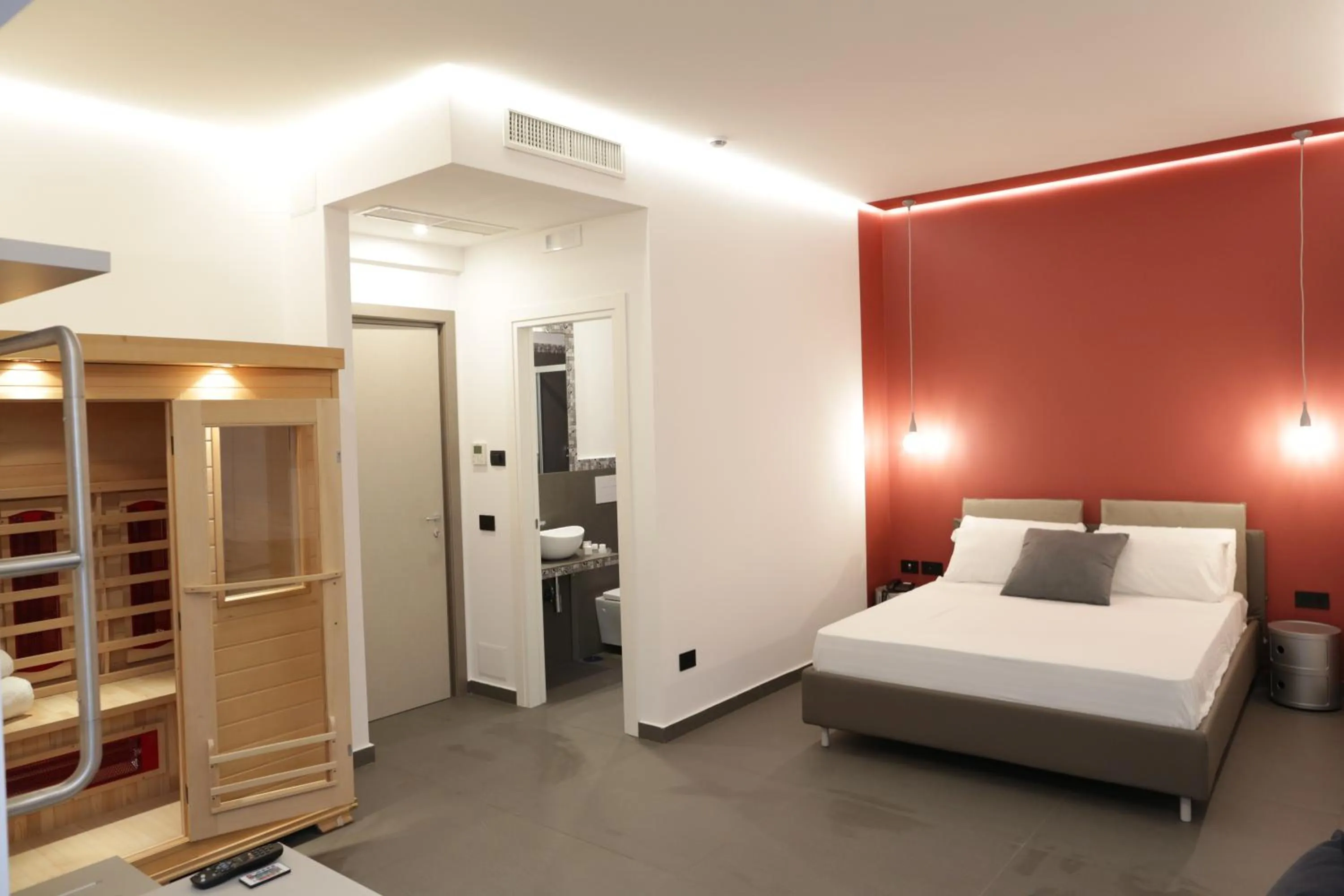 Photo of the whole room, Bed in Cellamare Suite & Spa