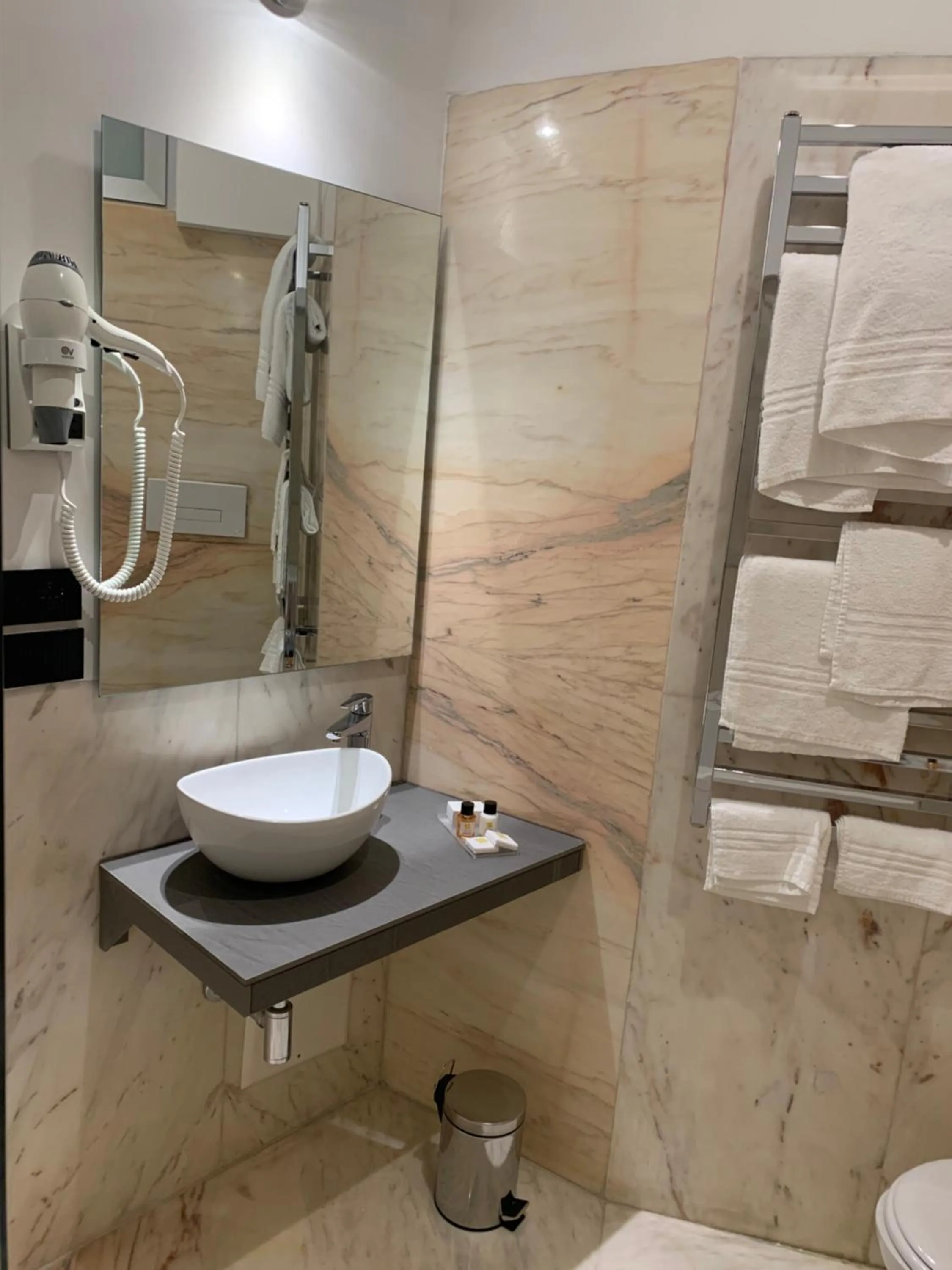 Shower in Cellamare Suite & Spa