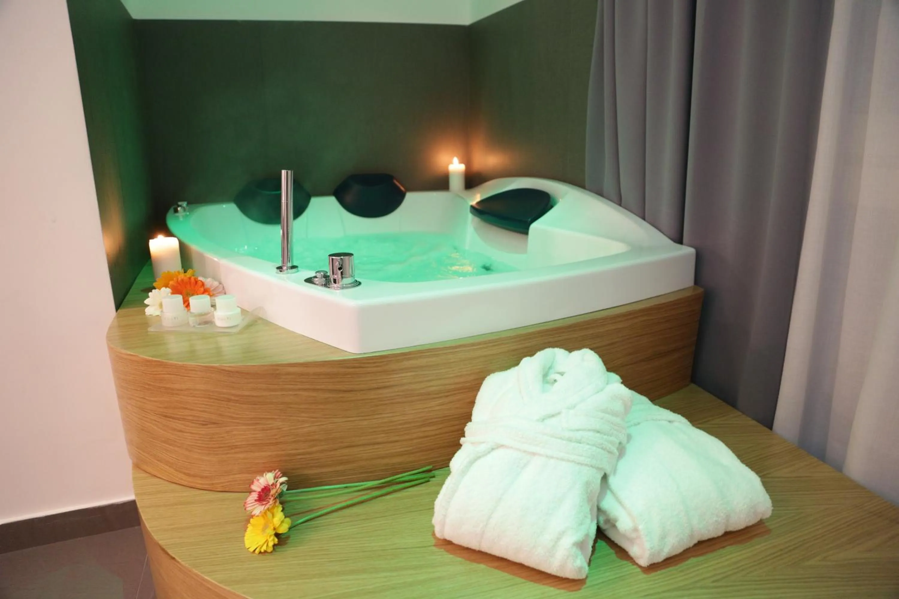 Hot Tub in Cellamare Suite & Spa