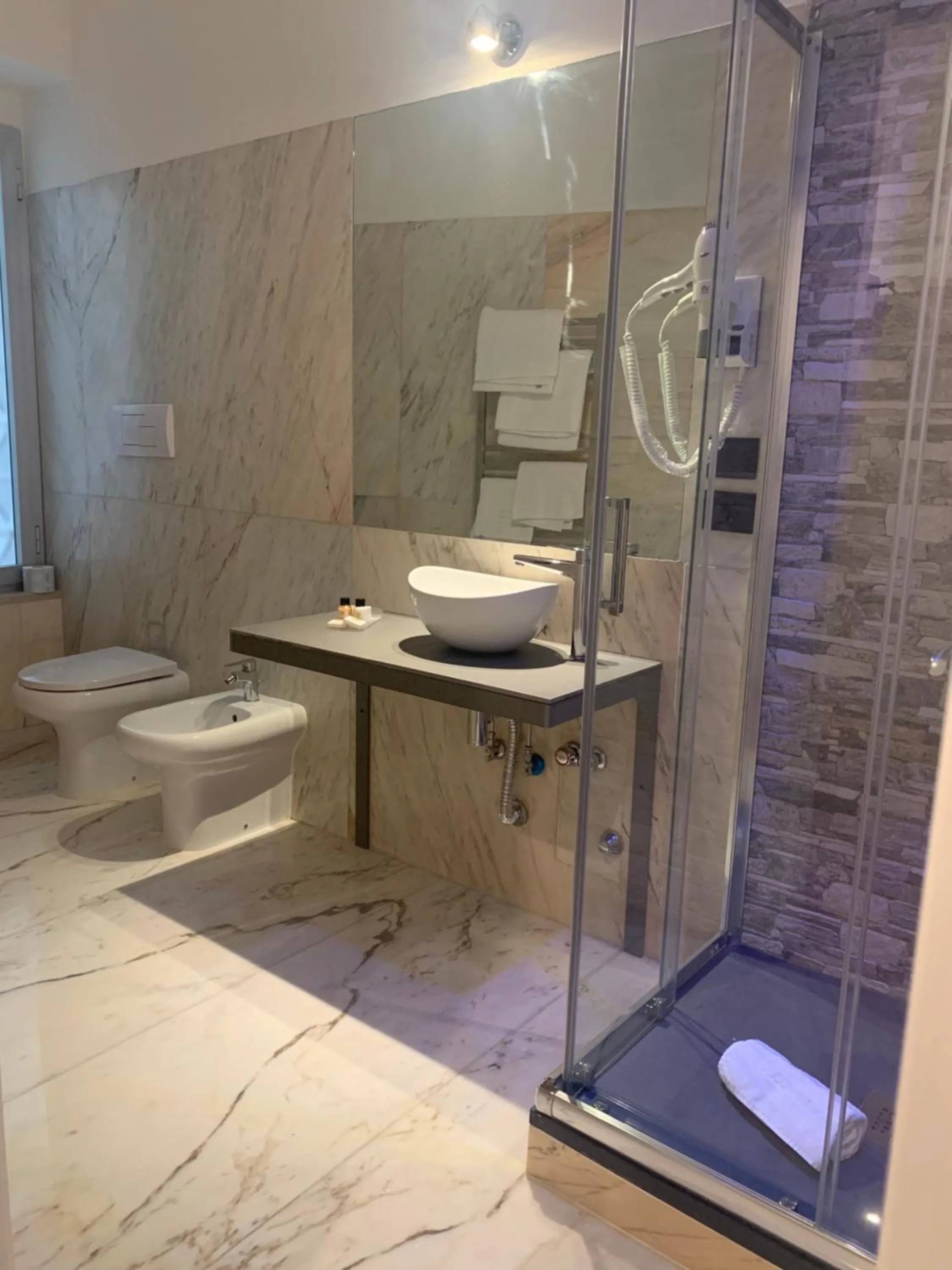 Shower in Cellamare Suite & Spa