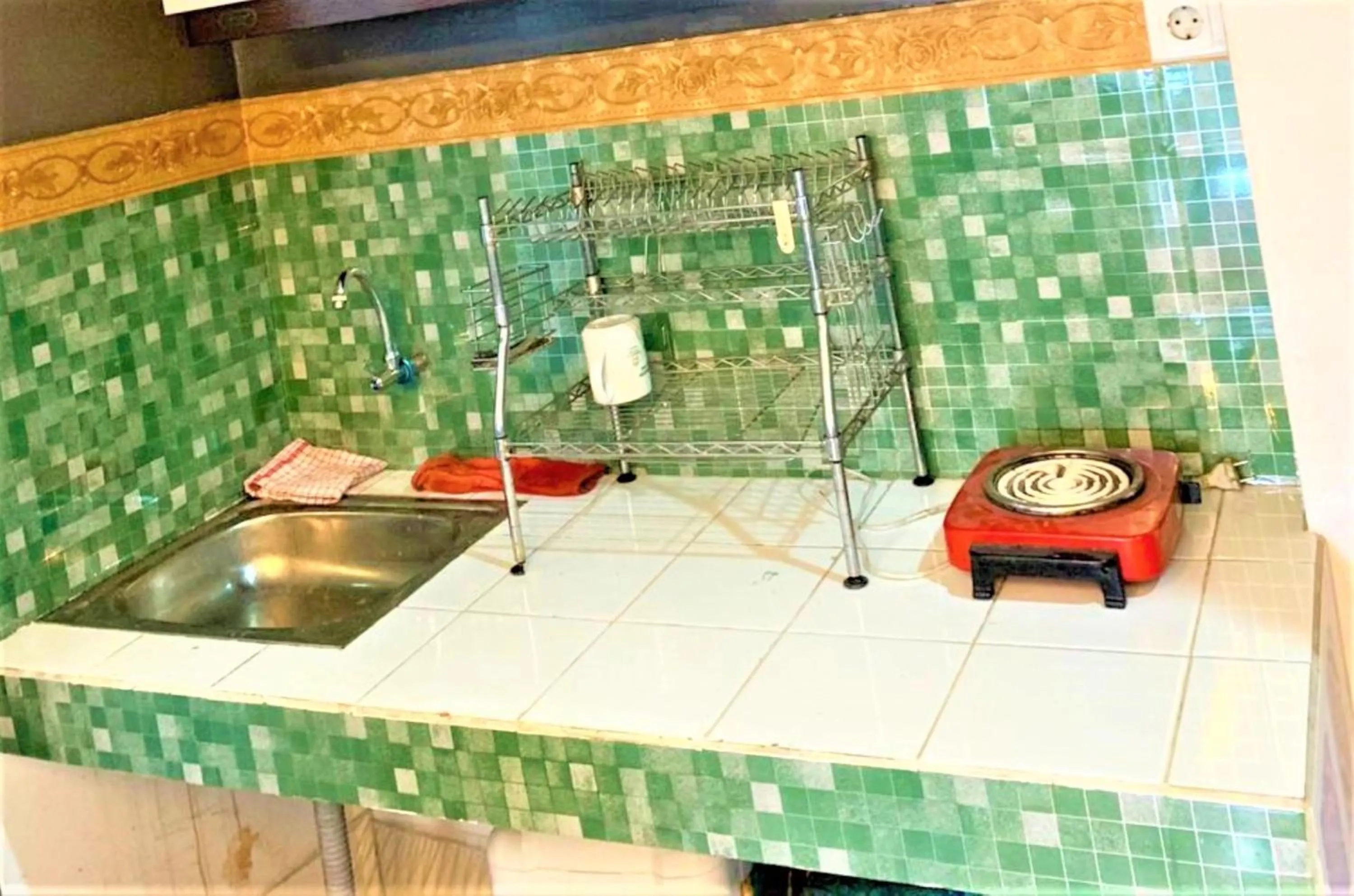 Kitchen or kitchenette in Apartemen Mutiara Bekasi by Veeroom