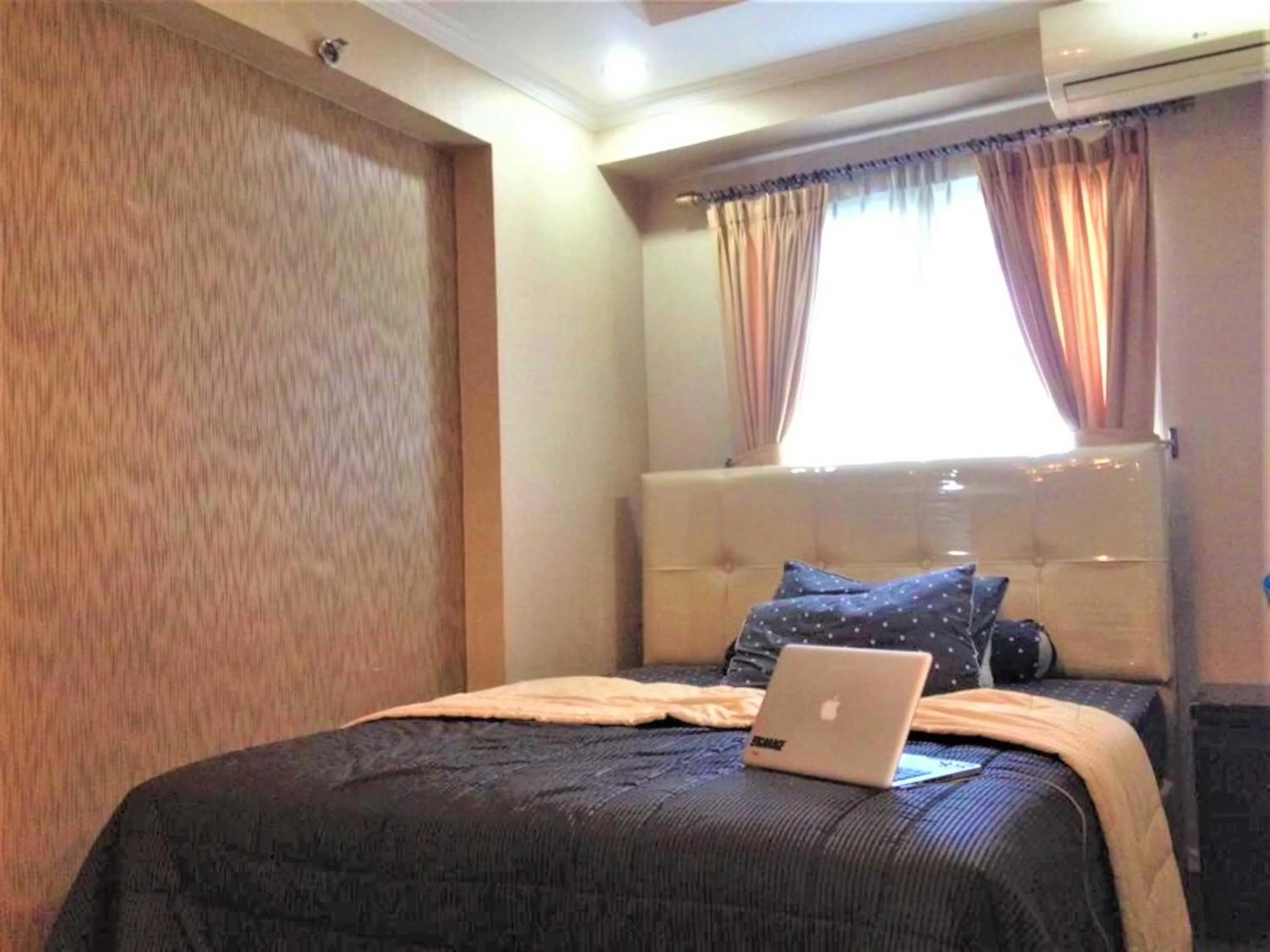 Bedroom, Bed in Apartemen Mutiara Bekasi by Veeroom