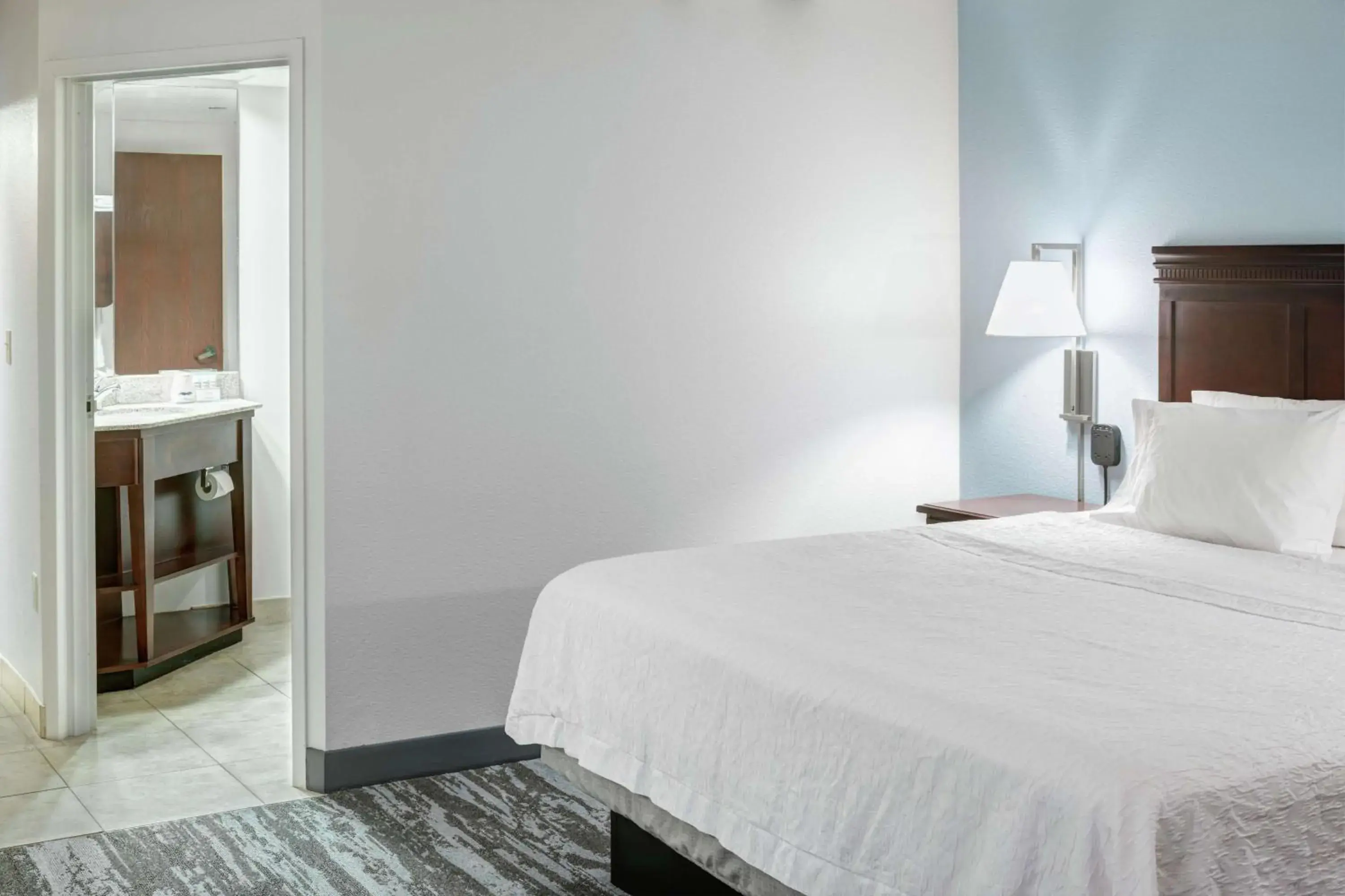 Bed in Hampton Inn Kansas City Liberty Bed in Hampton Inn Kansas City Liberty