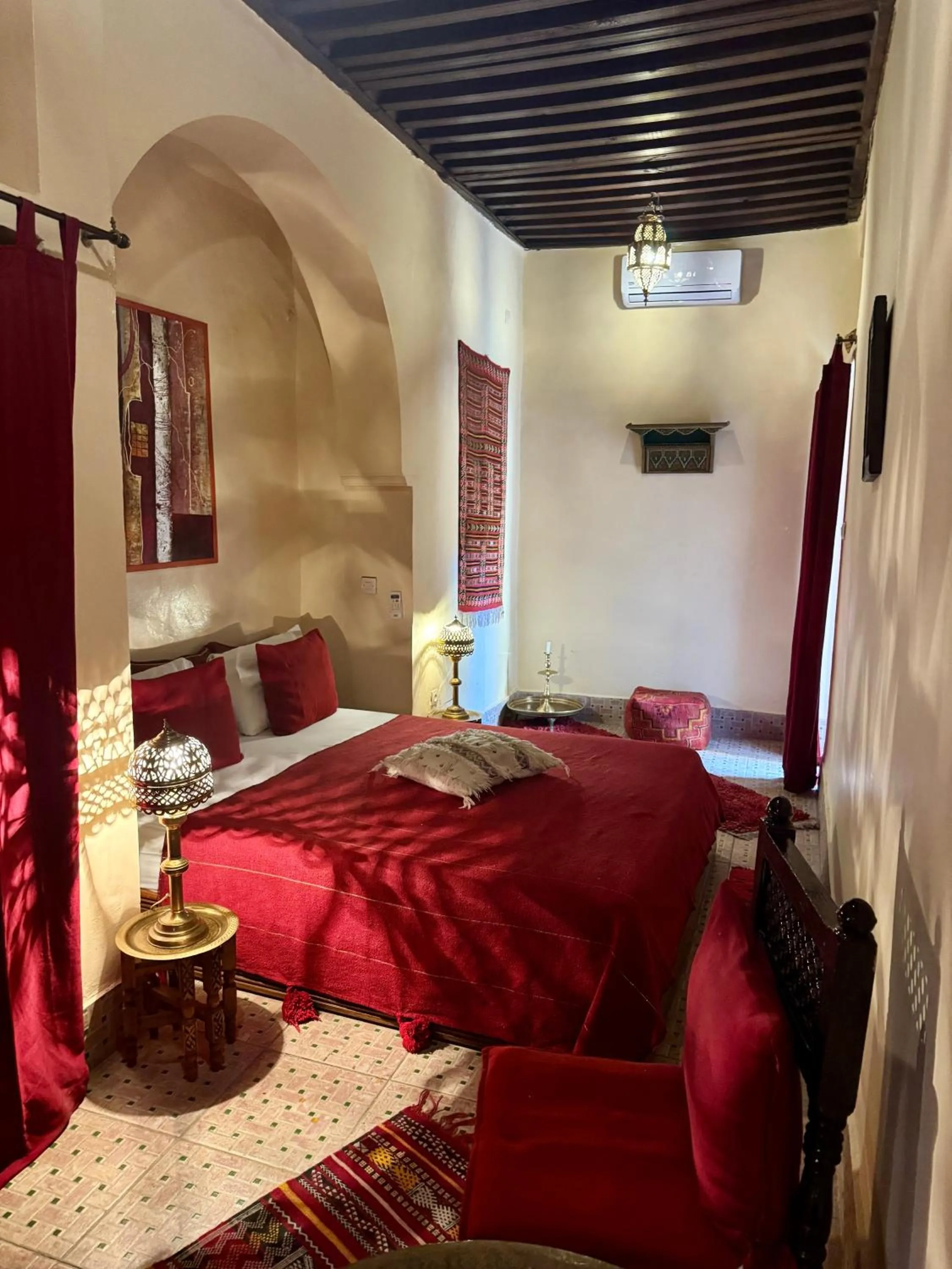 Bed in Riad Hotel Sherazade