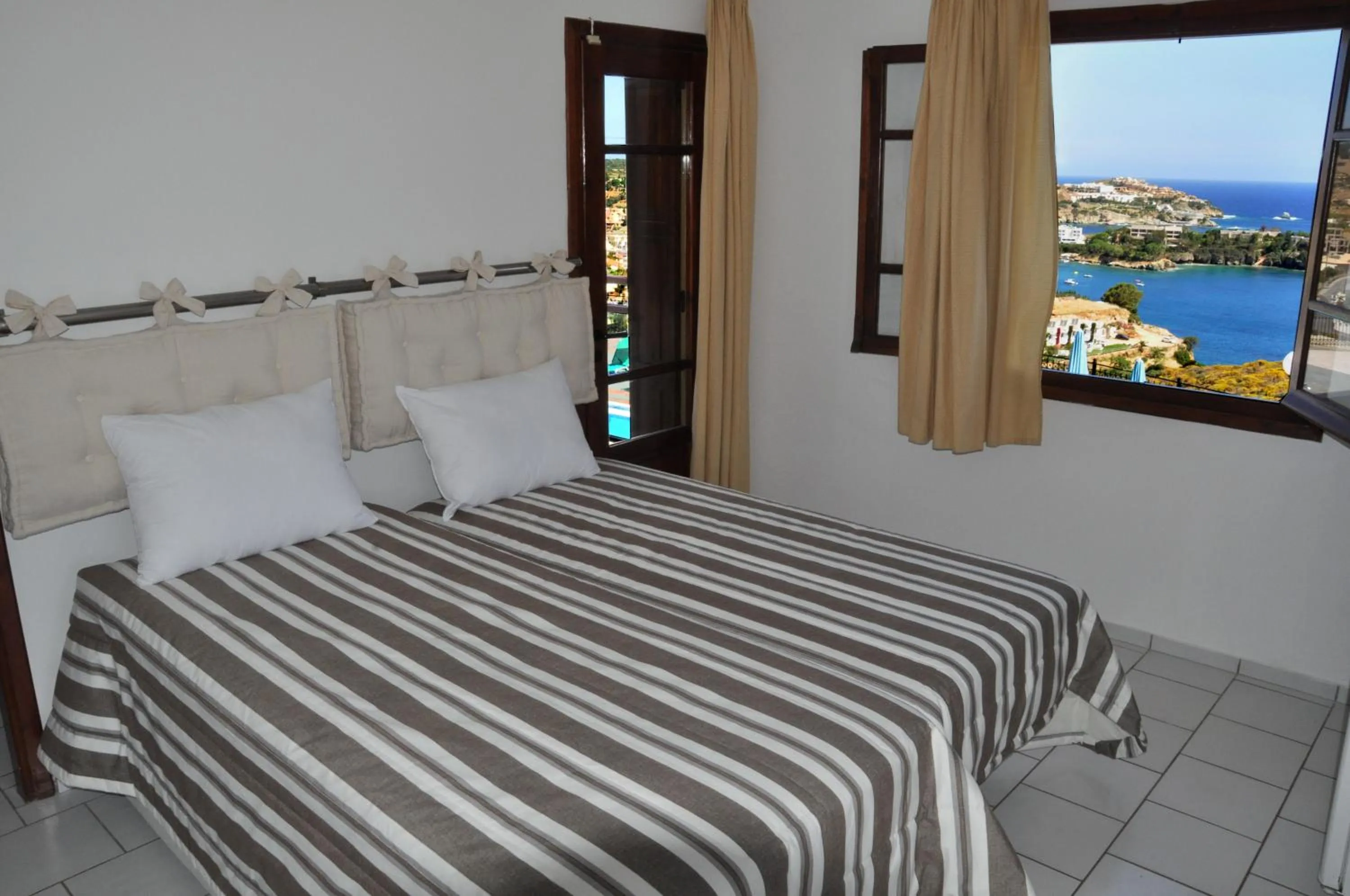 Bed in Pennystella Apartments