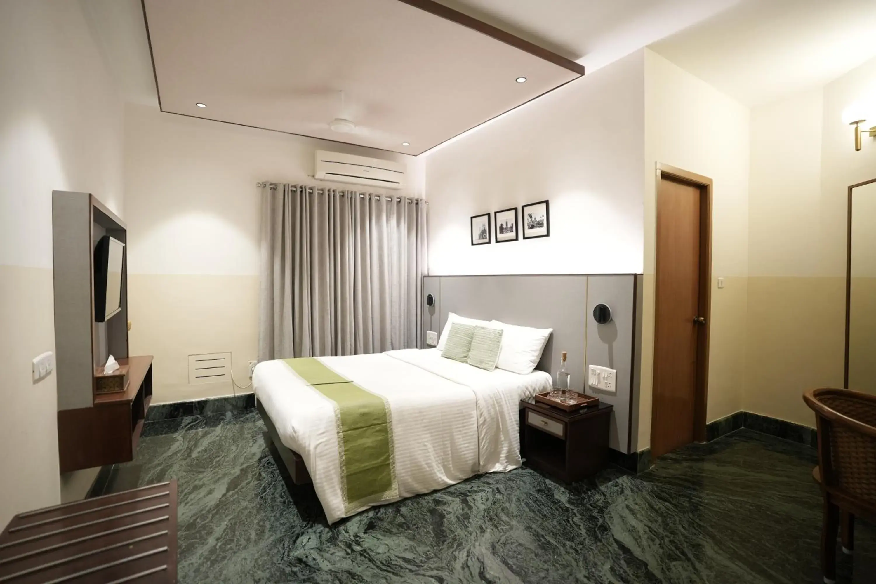 Property building, Bed in Hanu Reddy Residences Poes Garden Property building, Bed in Hanu Reddy Residences Poes Garden