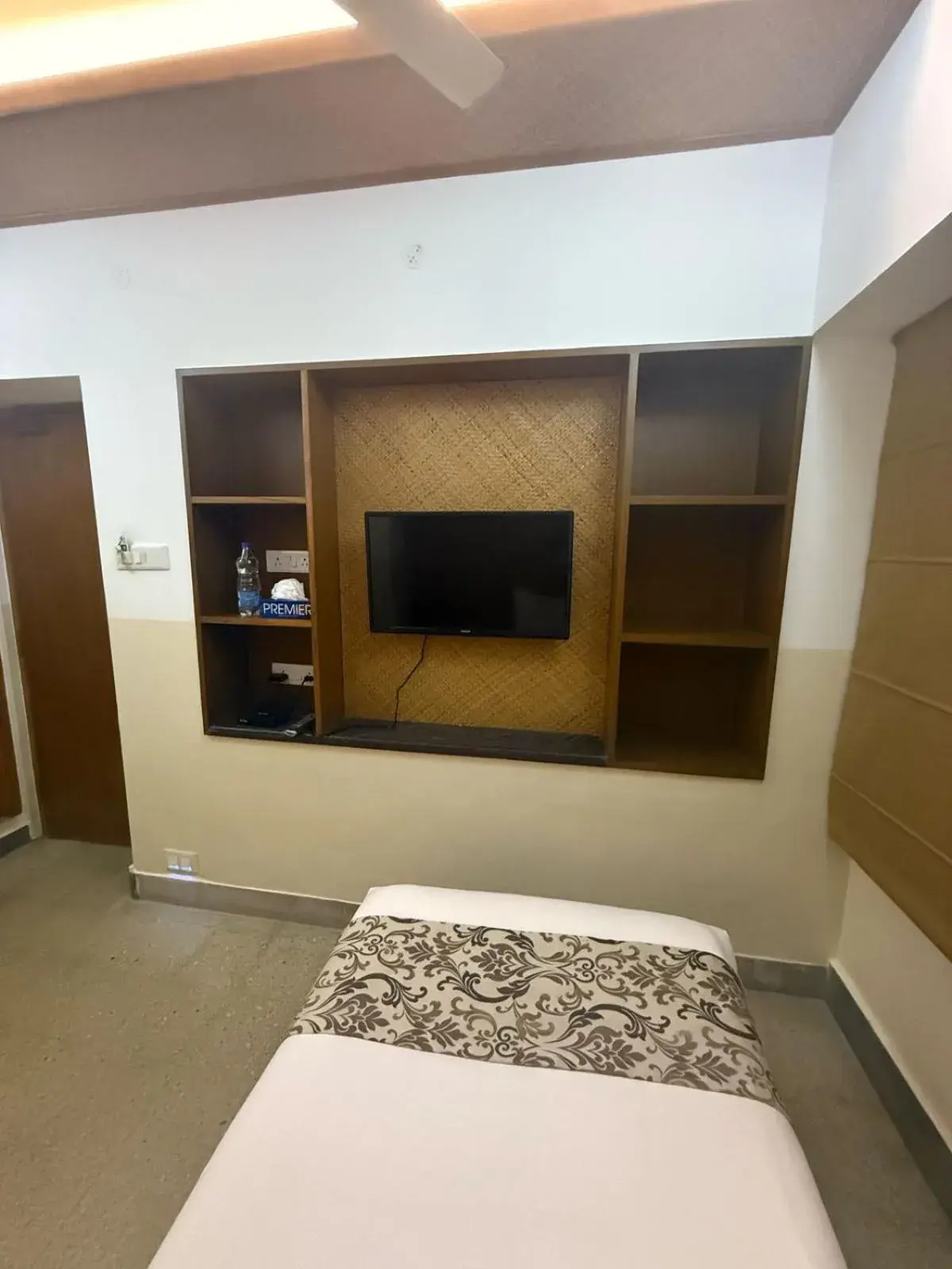 Bed in Hanu Reddy Residences Poes Garden Bed in Hanu Reddy Residences Poes Garden