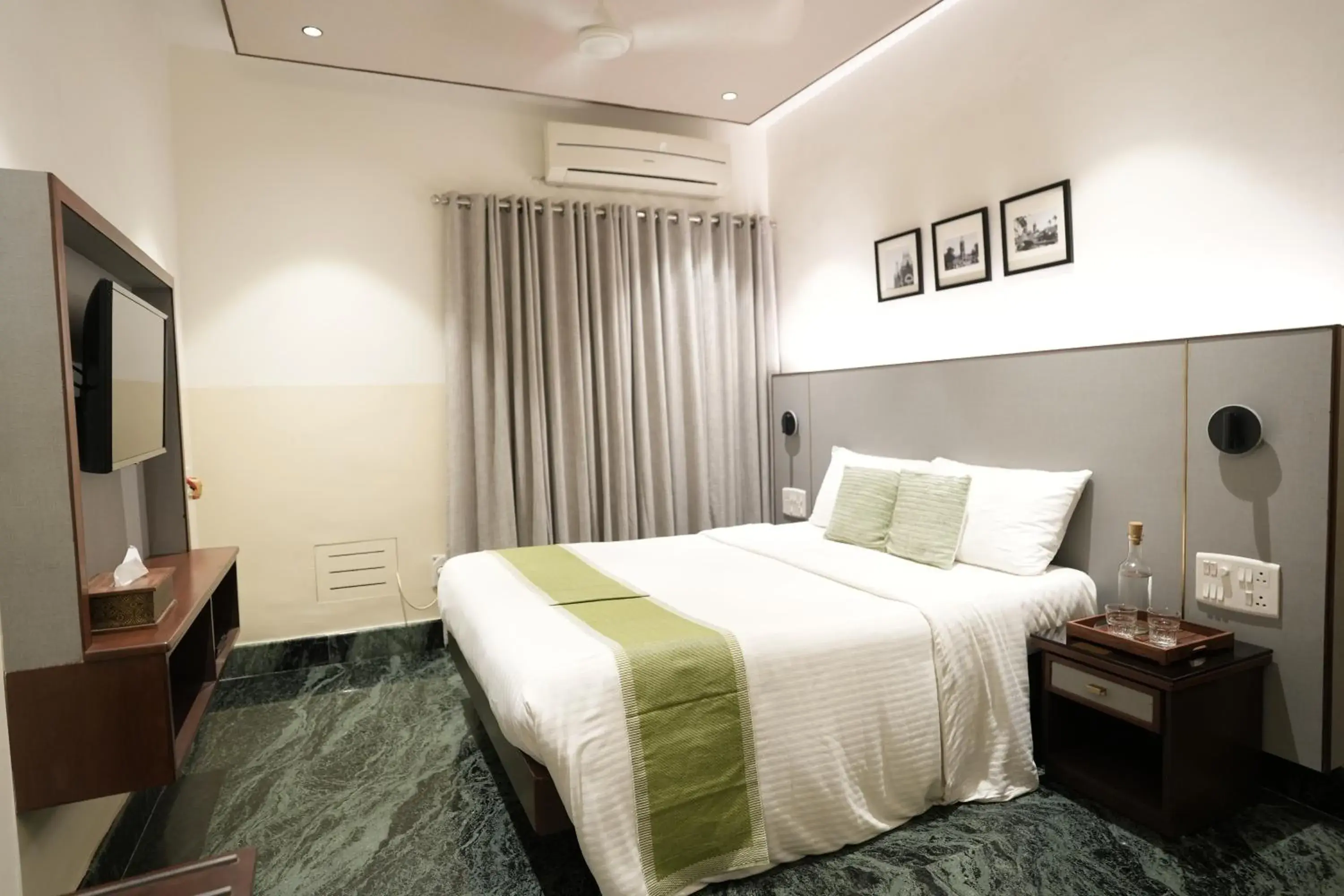 Property building, Bed in Hanu Reddy Residences Poes Garden Property building, Bed in Hanu Reddy Residences Poes Garden