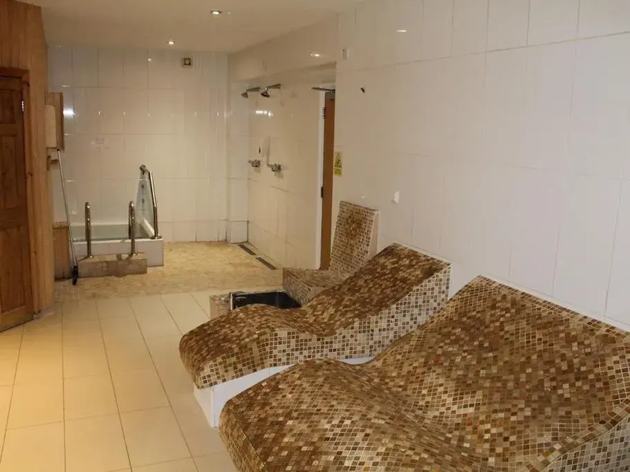 Fitness centre/facilities, Bed in Clover Spa and Hotel Fitness centre/facilities, Bed in Clover Spa and Hotel