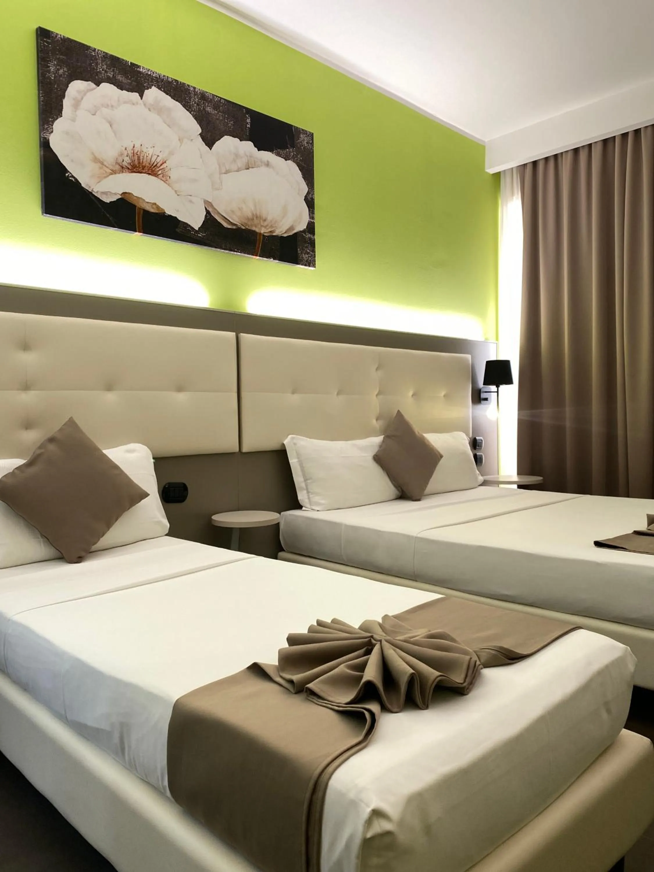 Photo of the whole room, Bed in Hotel Stradivari