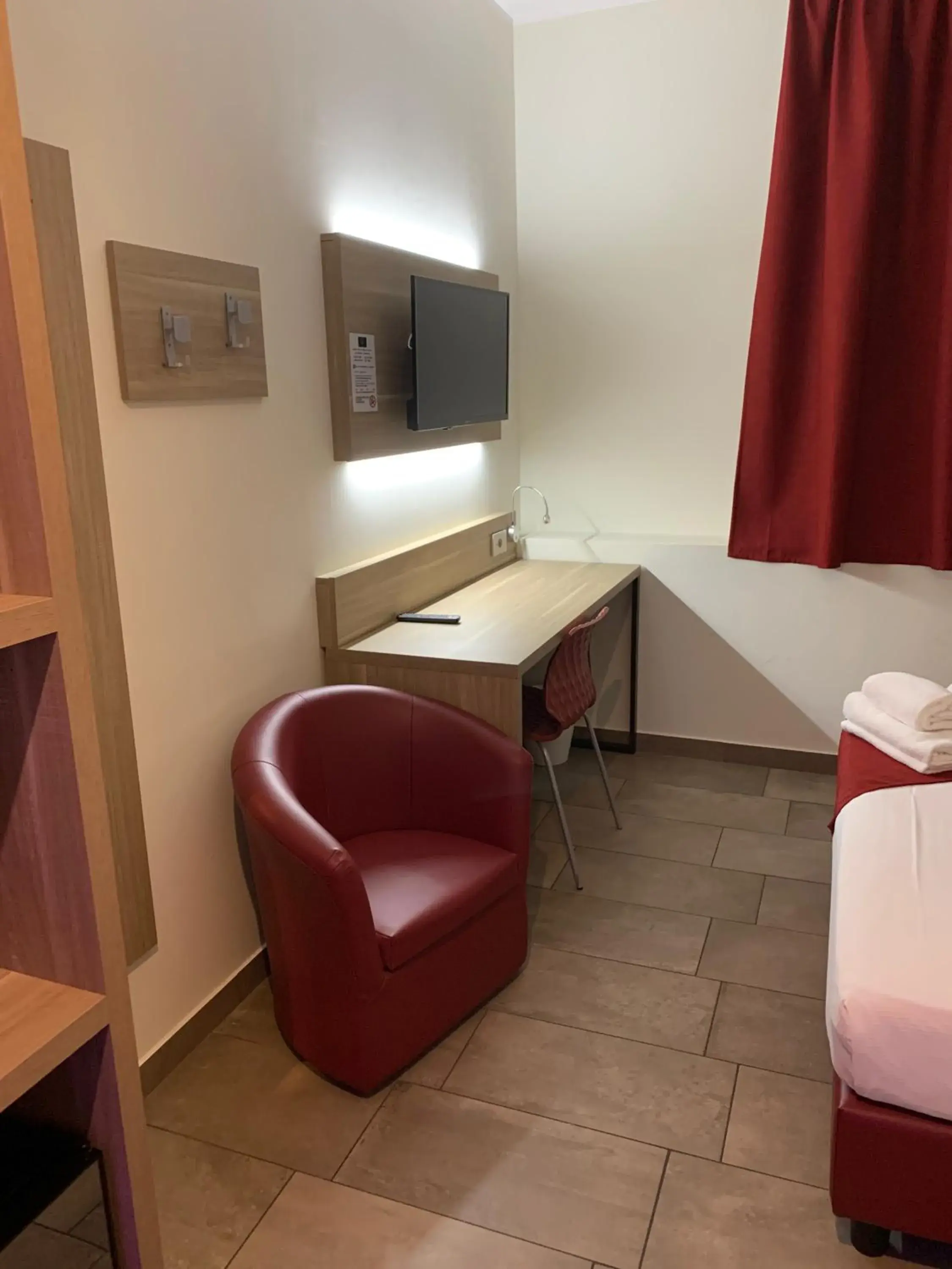 TV and multimedia, Bed in Hotel Stradivari TV and multimedia, Bed in Hotel Stradivari