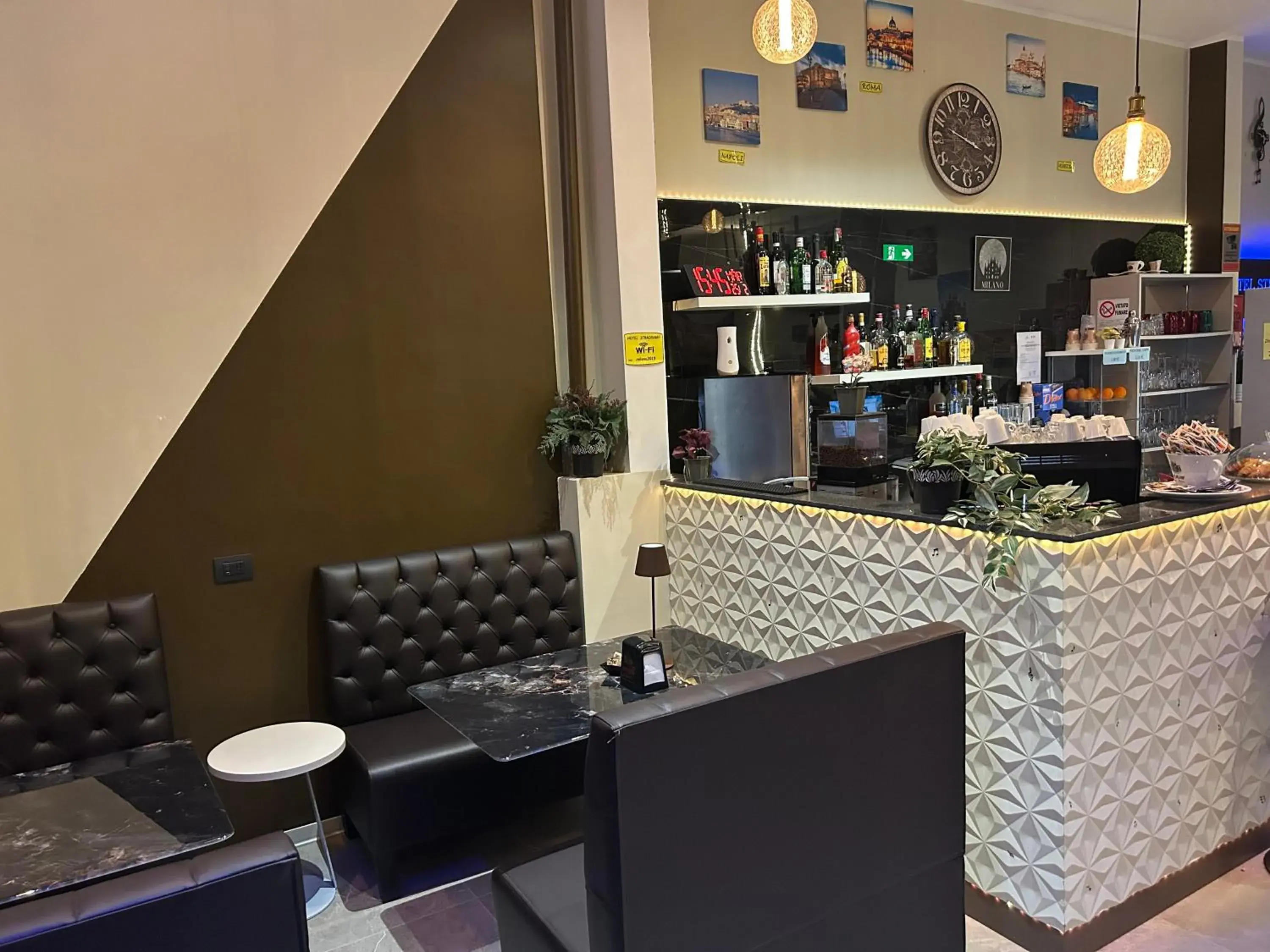 Lounge or bar in Hotel Stradivari Lounge or bar in Hotel Stradivari