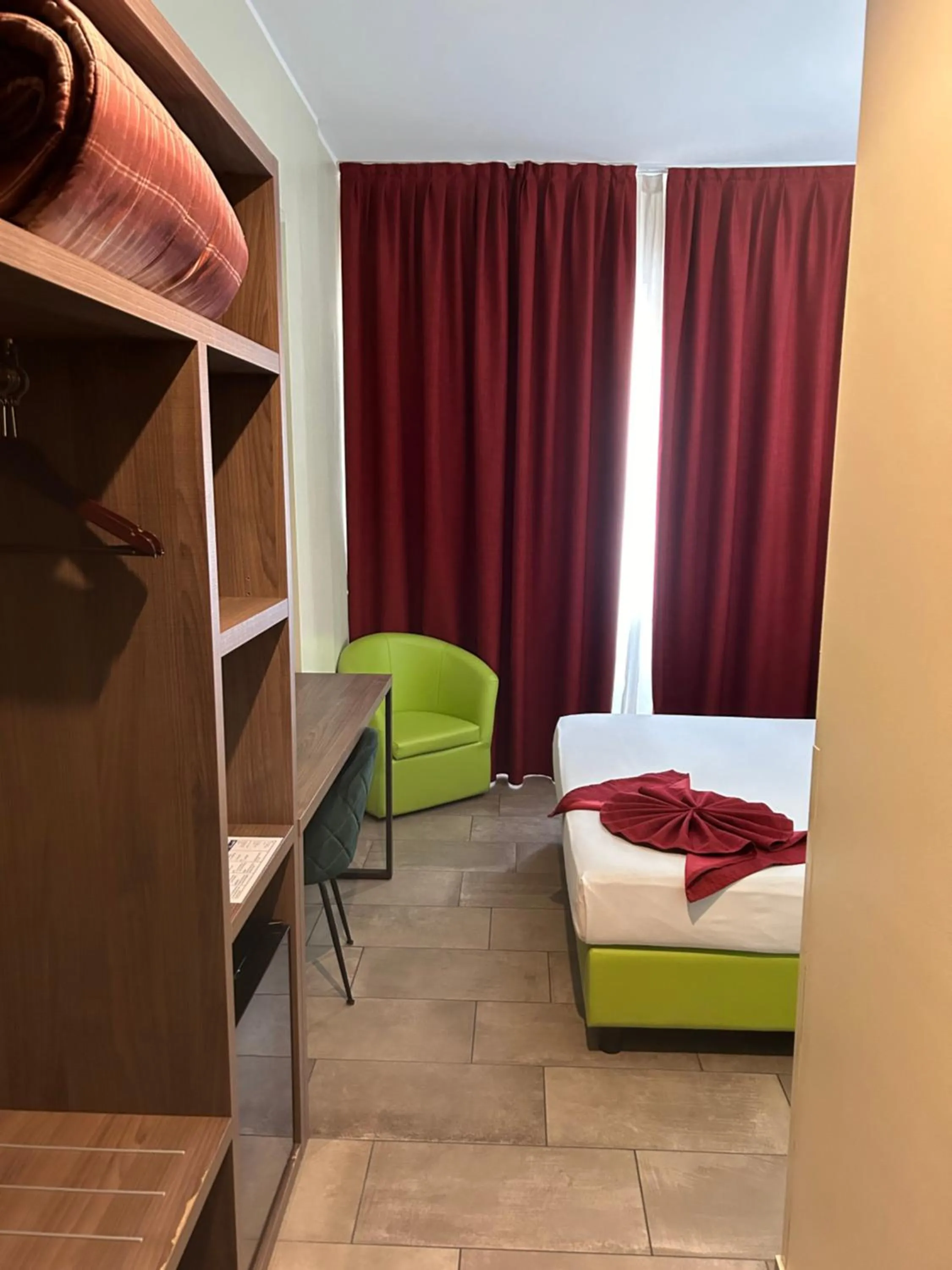 Photo of the whole room, Bed in Hotel Stradivari