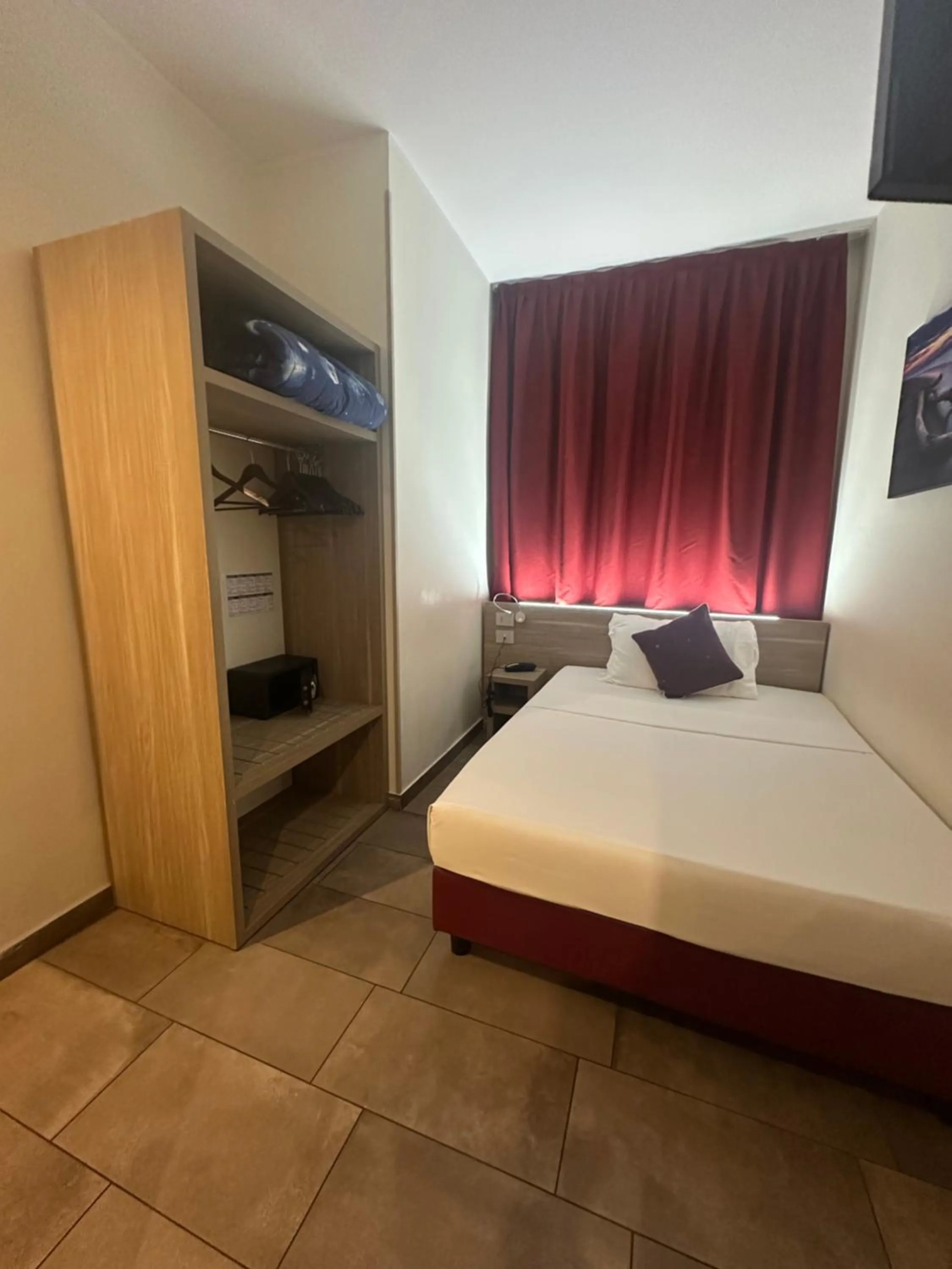 Photo of the whole room, Bed in Hotel Stradivari