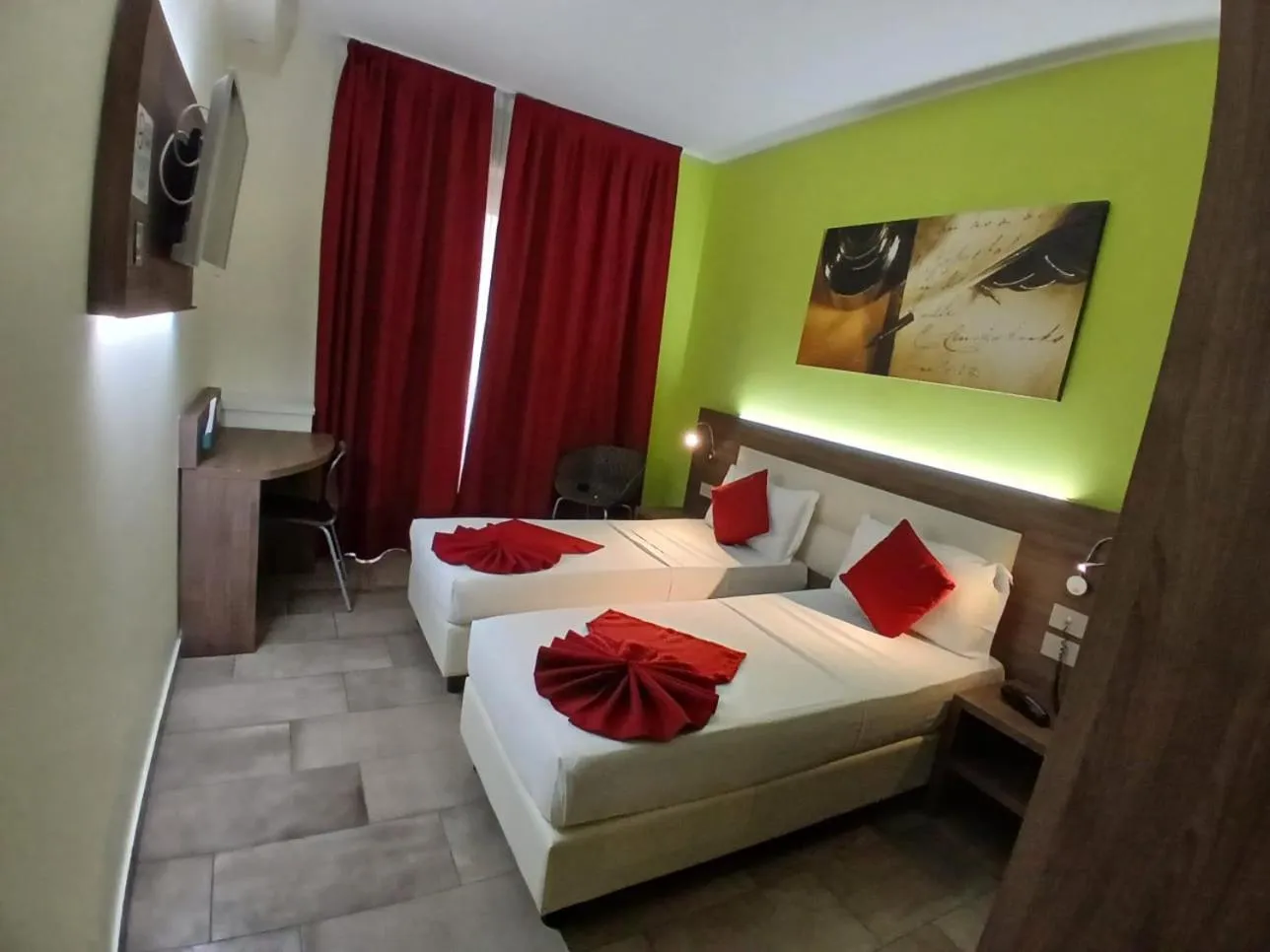 Photo of the whole room, Bed in Hotel Stradivari