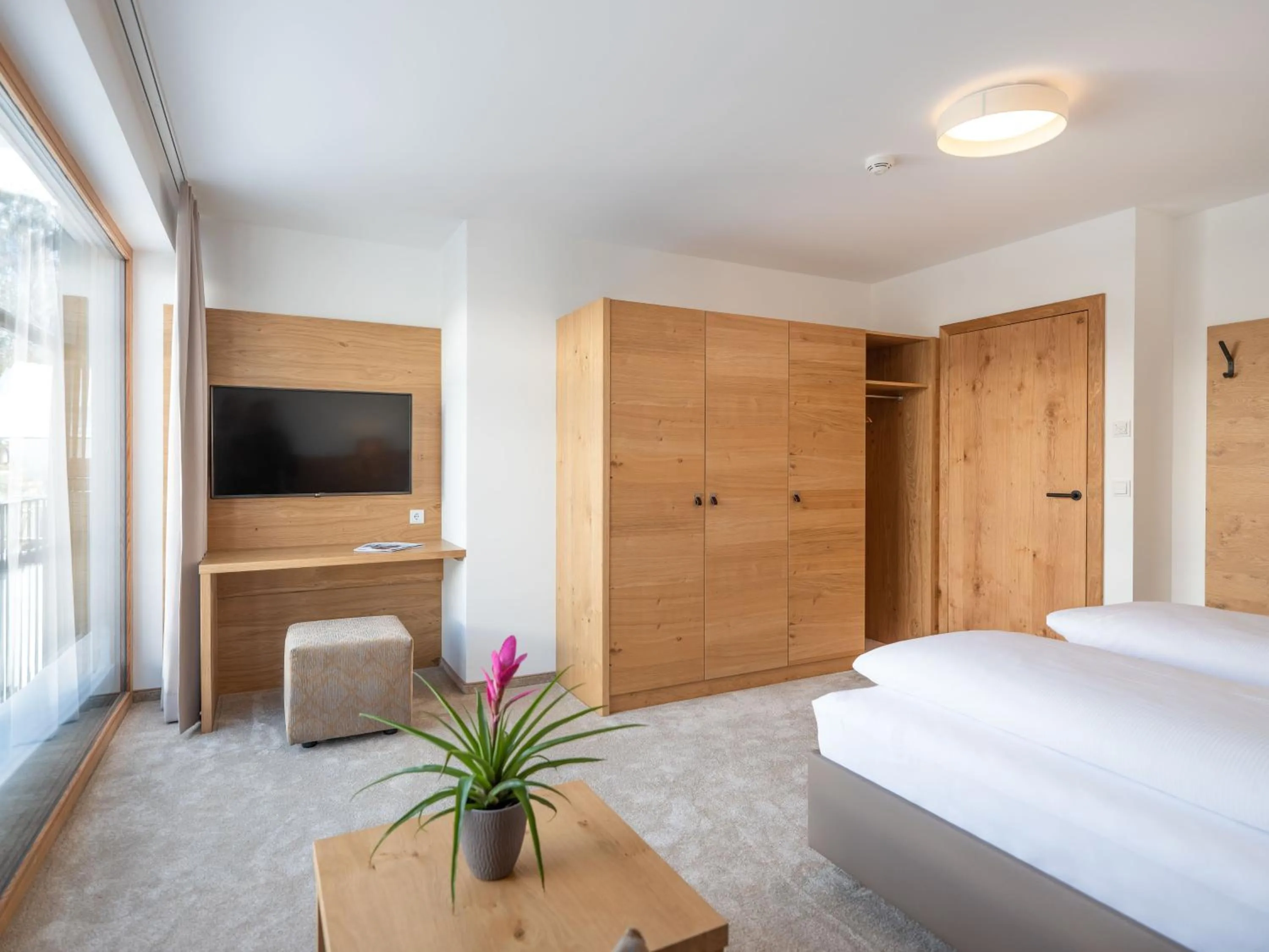 Photo of the whole room, Bed in GOTTHARD - FINE LIVING APARTMENTS