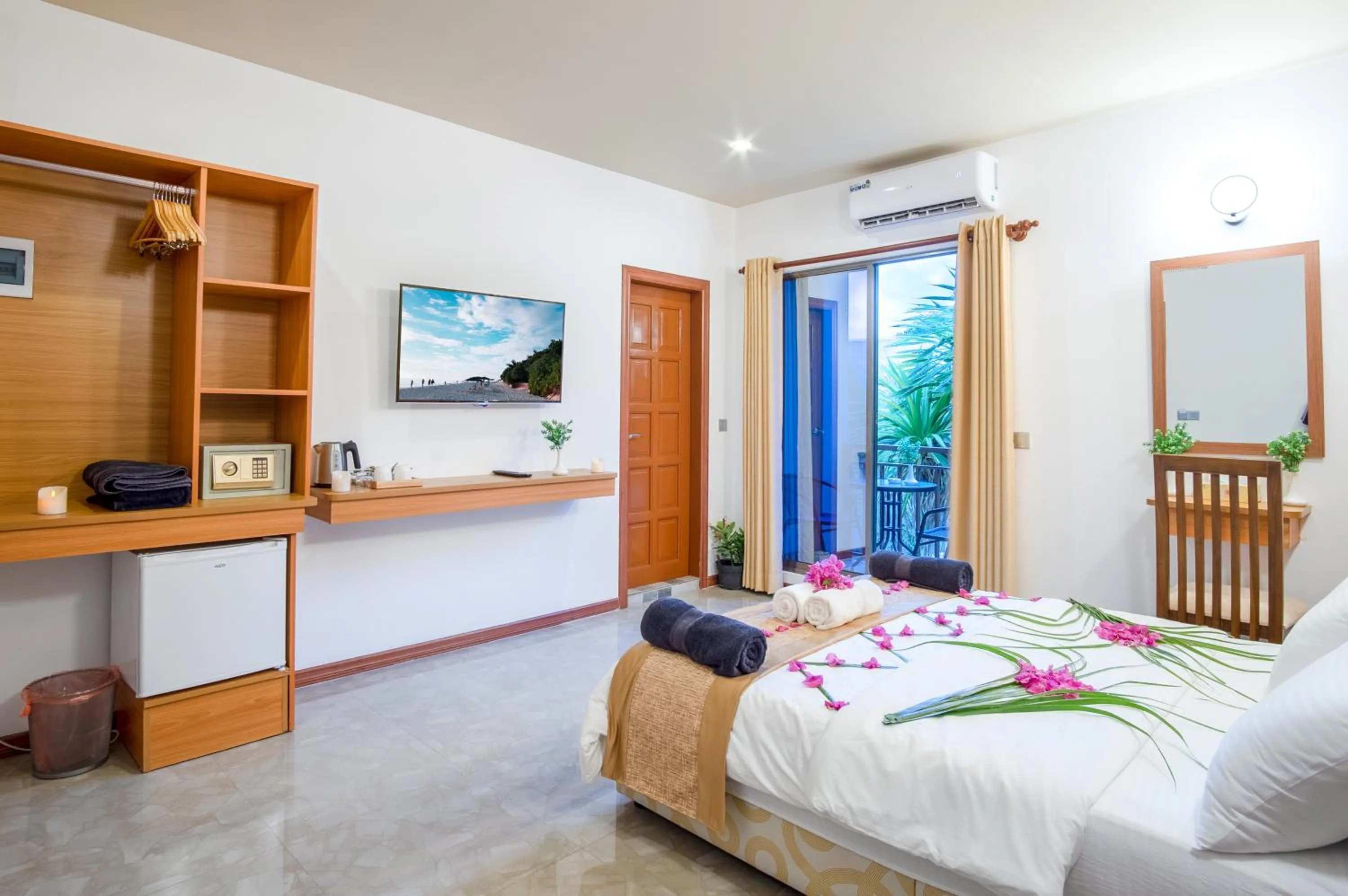 Photo of the whole room, Bed in Nala Veli Beach & Spa