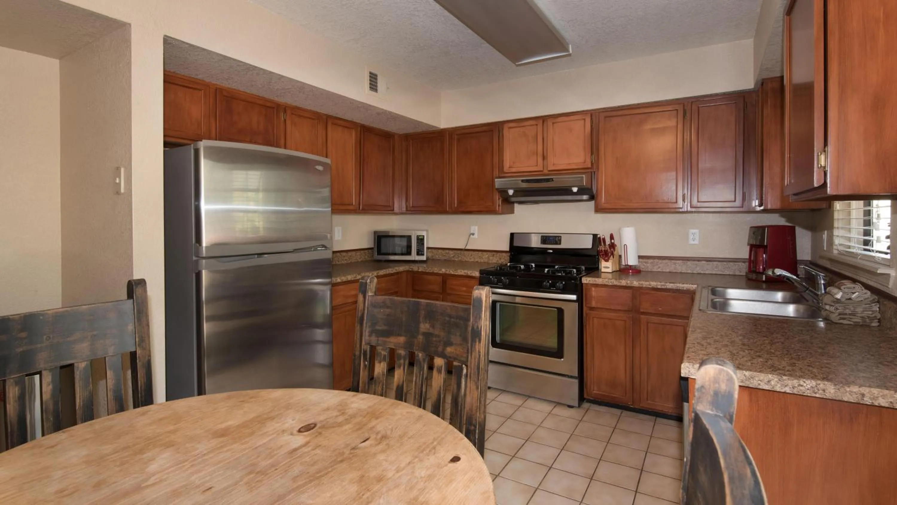 Kitchen or kitchenette in Tanglewood, Cabin at Ruidoso, with Forest View