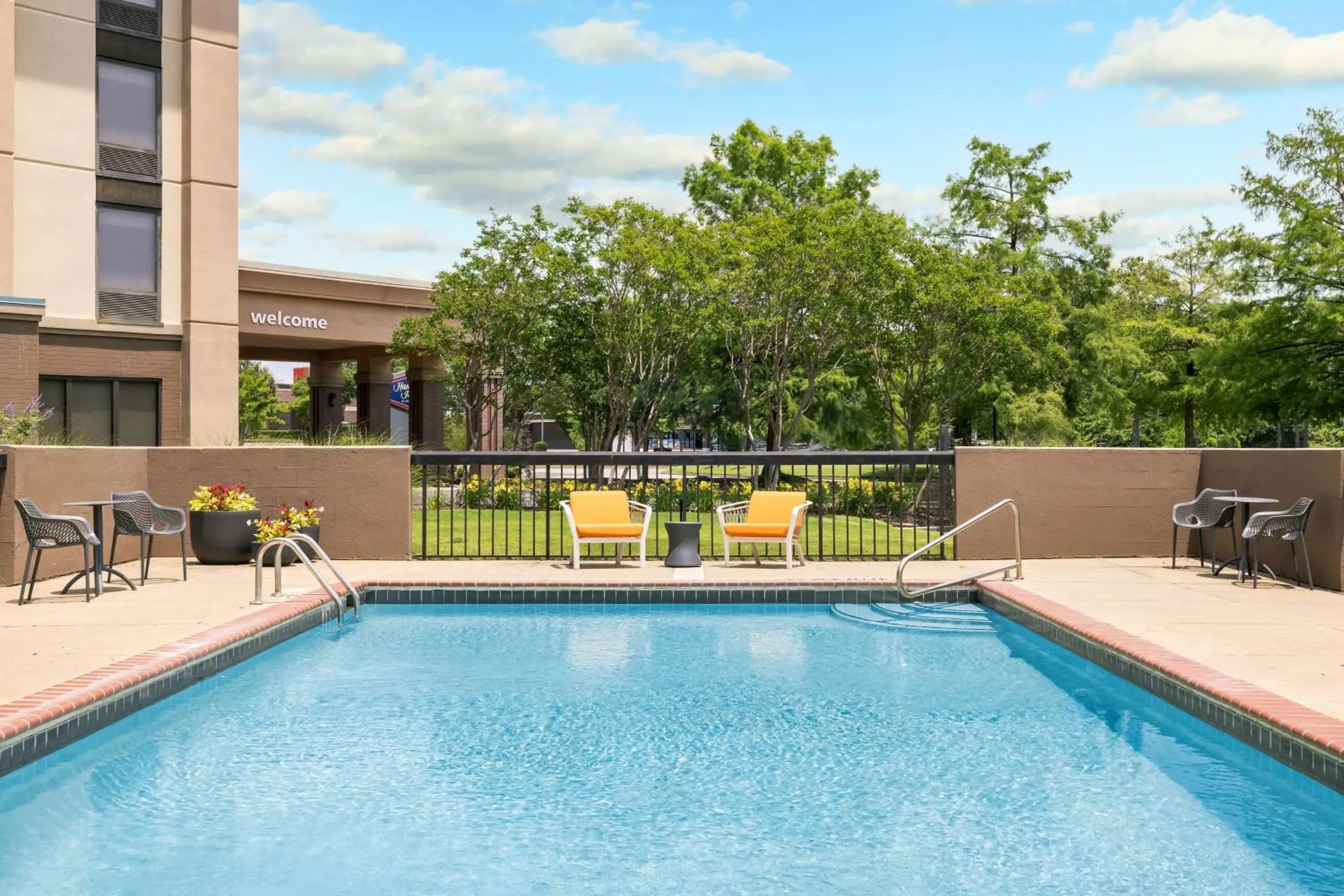 Pool view in Hampton Inn Memphis-Walnut Grove/Baptist East Pool view in Hampton Inn Memphis-Walnut Grove/Baptist East