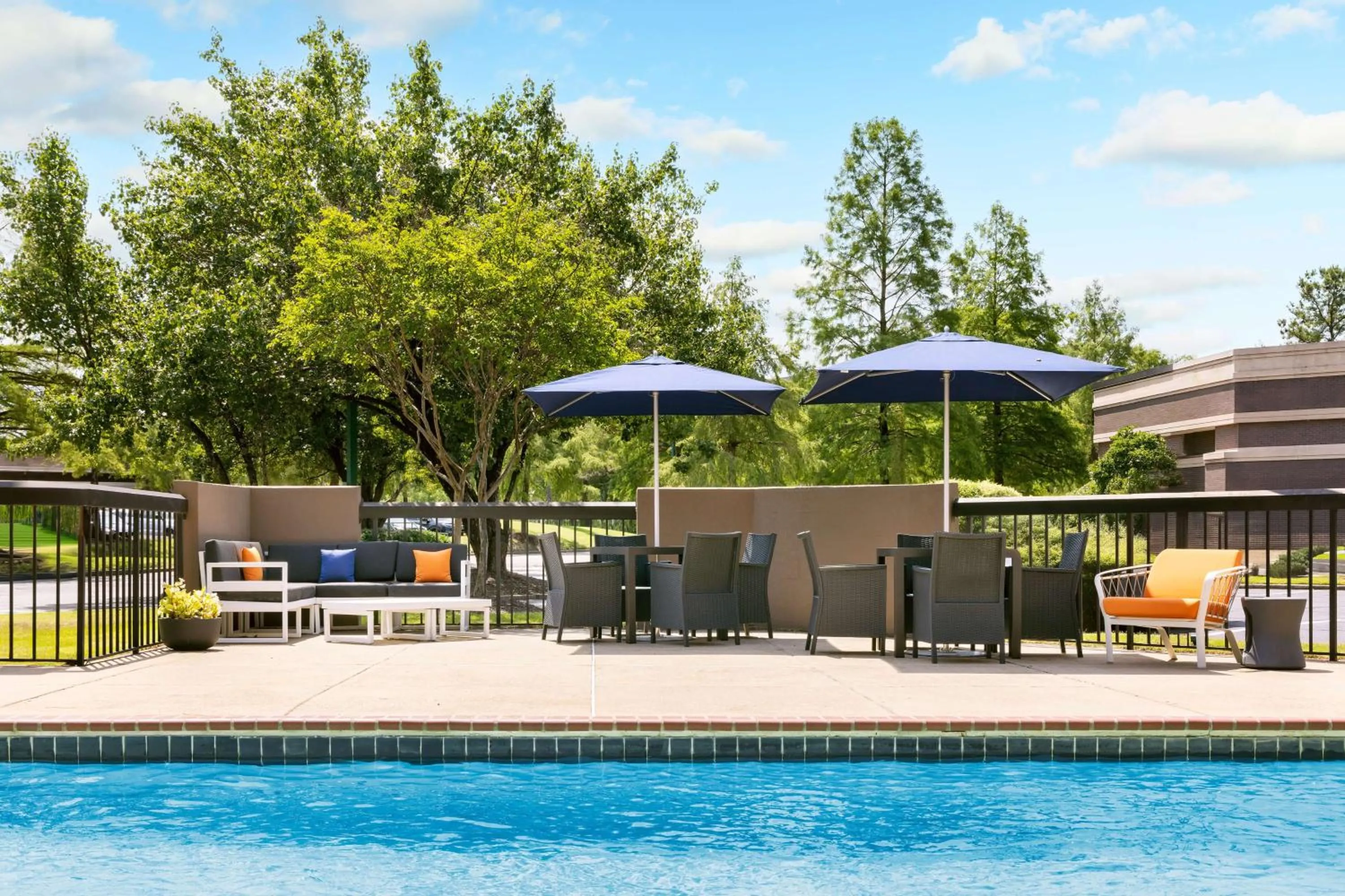 Pool view in Hampton Inn Memphis-Walnut Grove/Baptist East