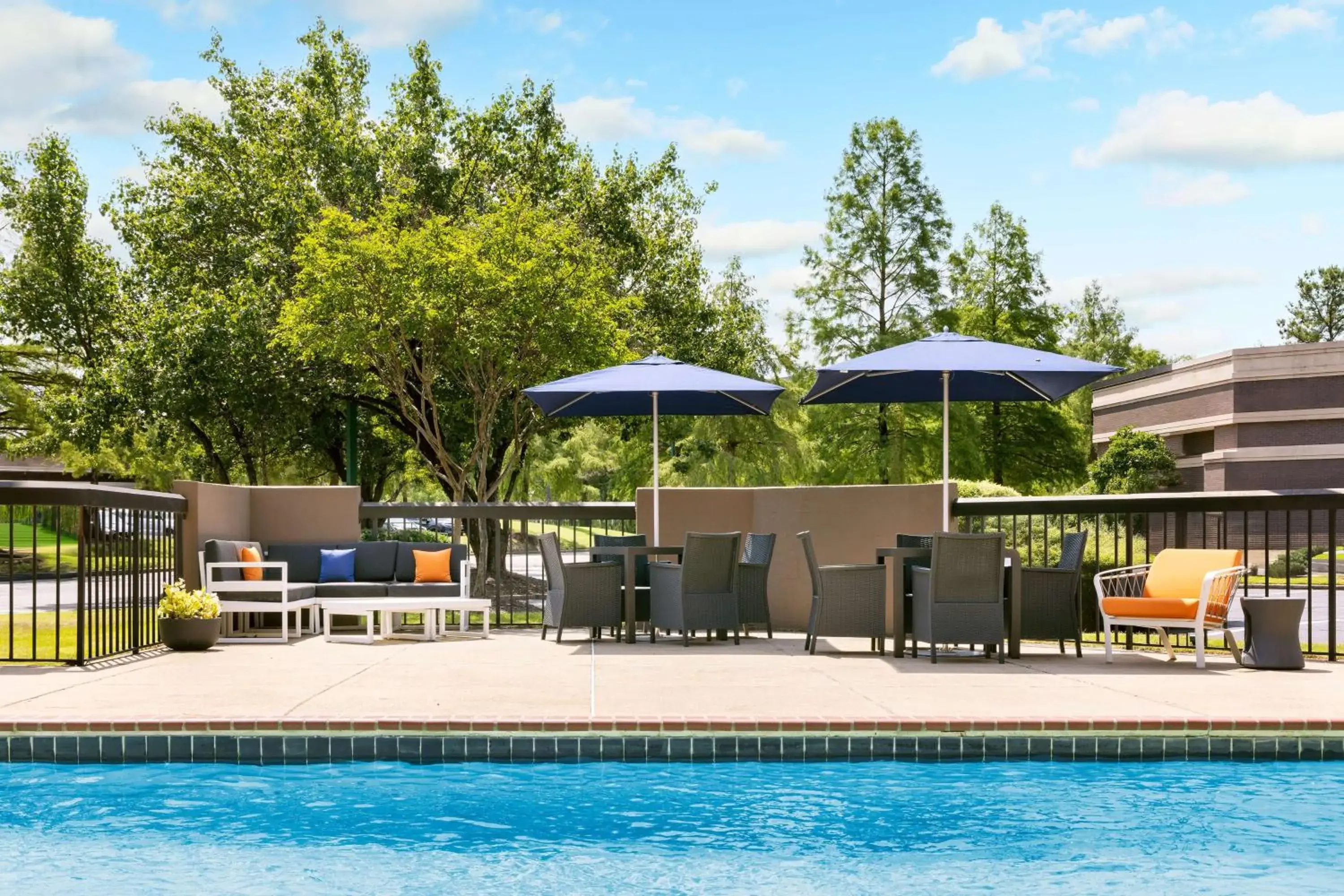 Pool view in Hampton Inn Memphis-Walnut Grove/Baptist East Pool view in Hampton Inn Memphis-Walnut Grove/Baptist East