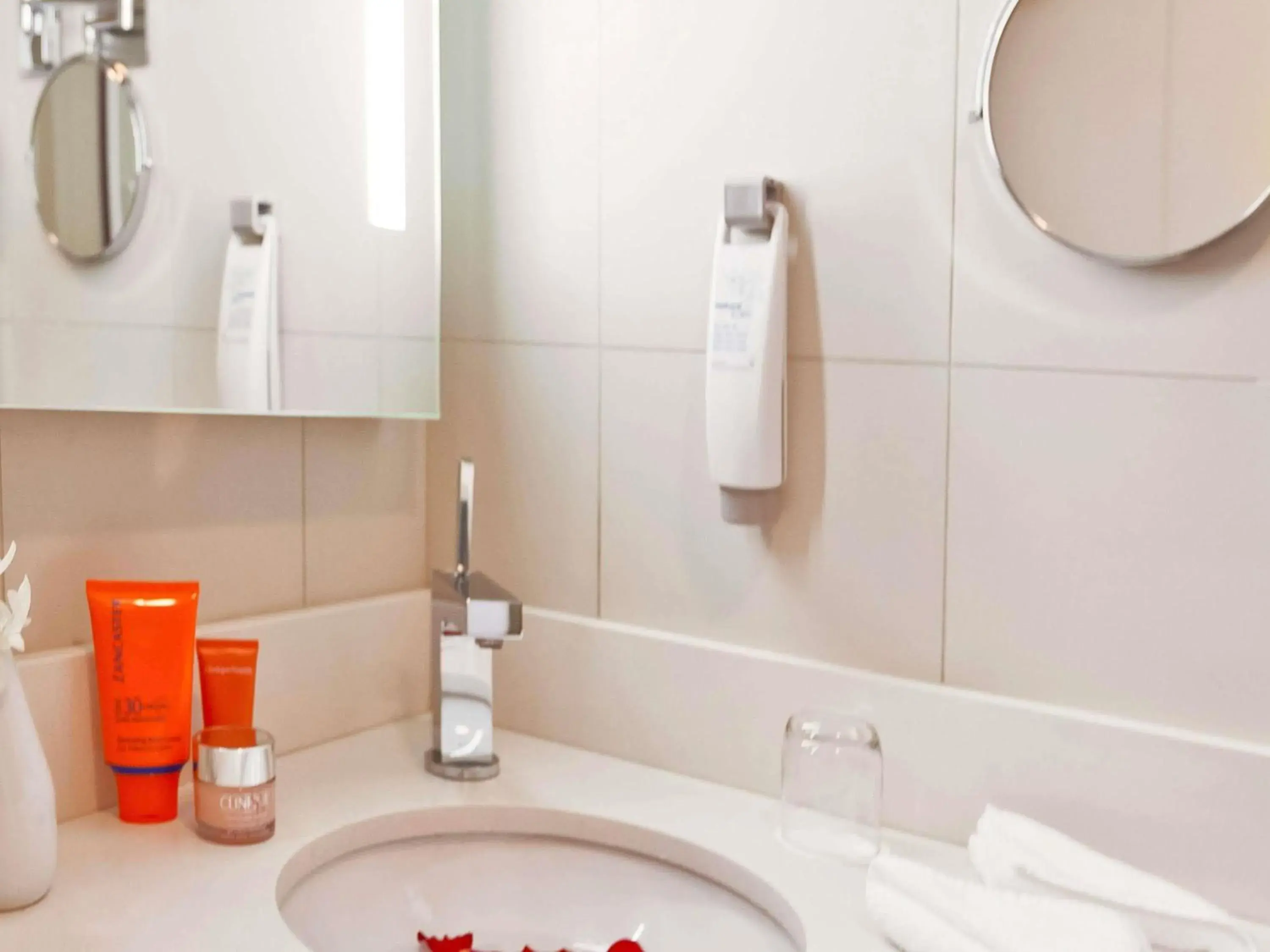 Bedroom in Ibis Abu Dhabi Gate Bedroom in Ibis Abu Dhabi Gate