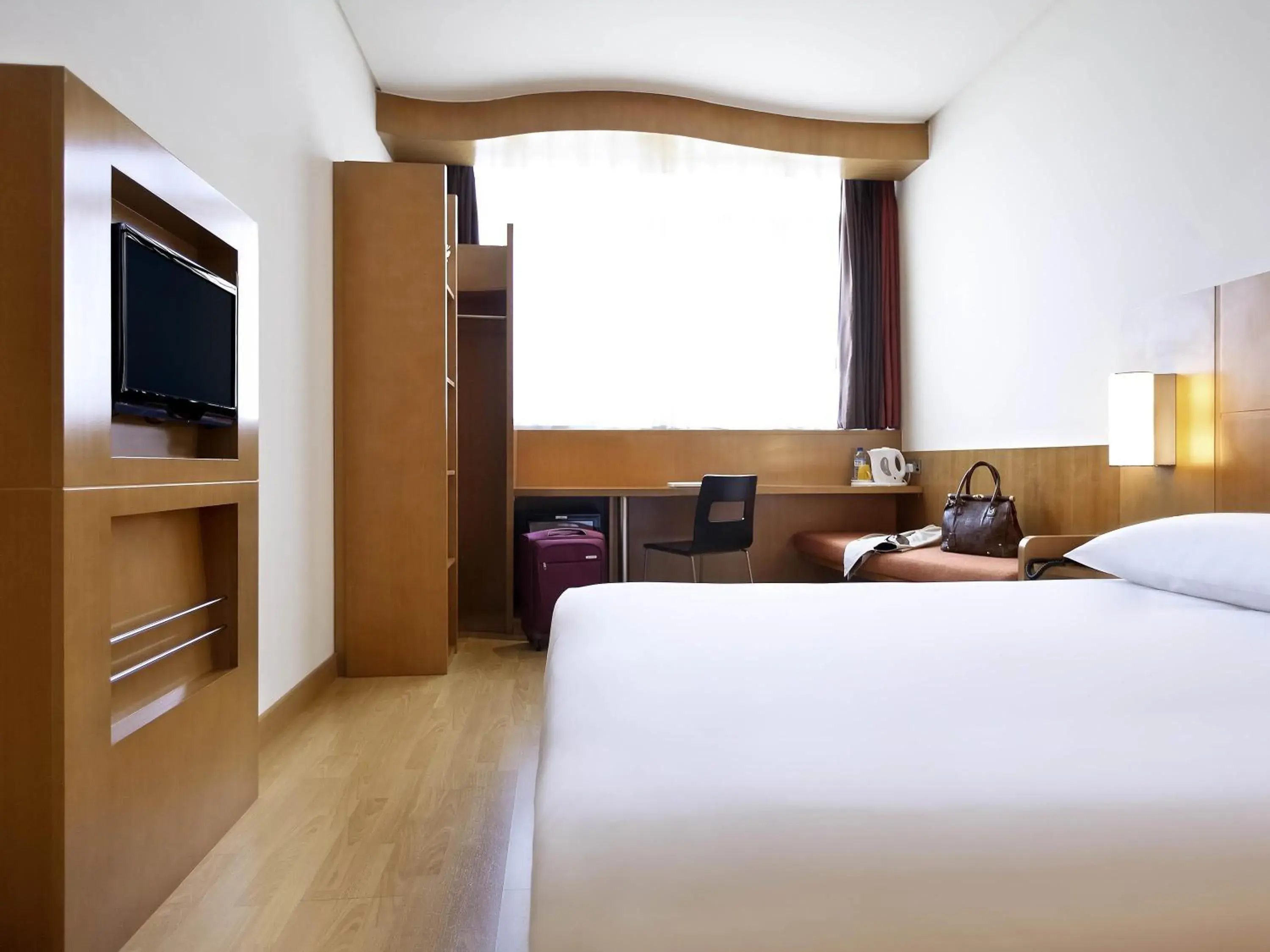 Standard Double Room in Ibis Abu Dhabi Gate Standard Double Room in Ibis Abu Dhabi Gate