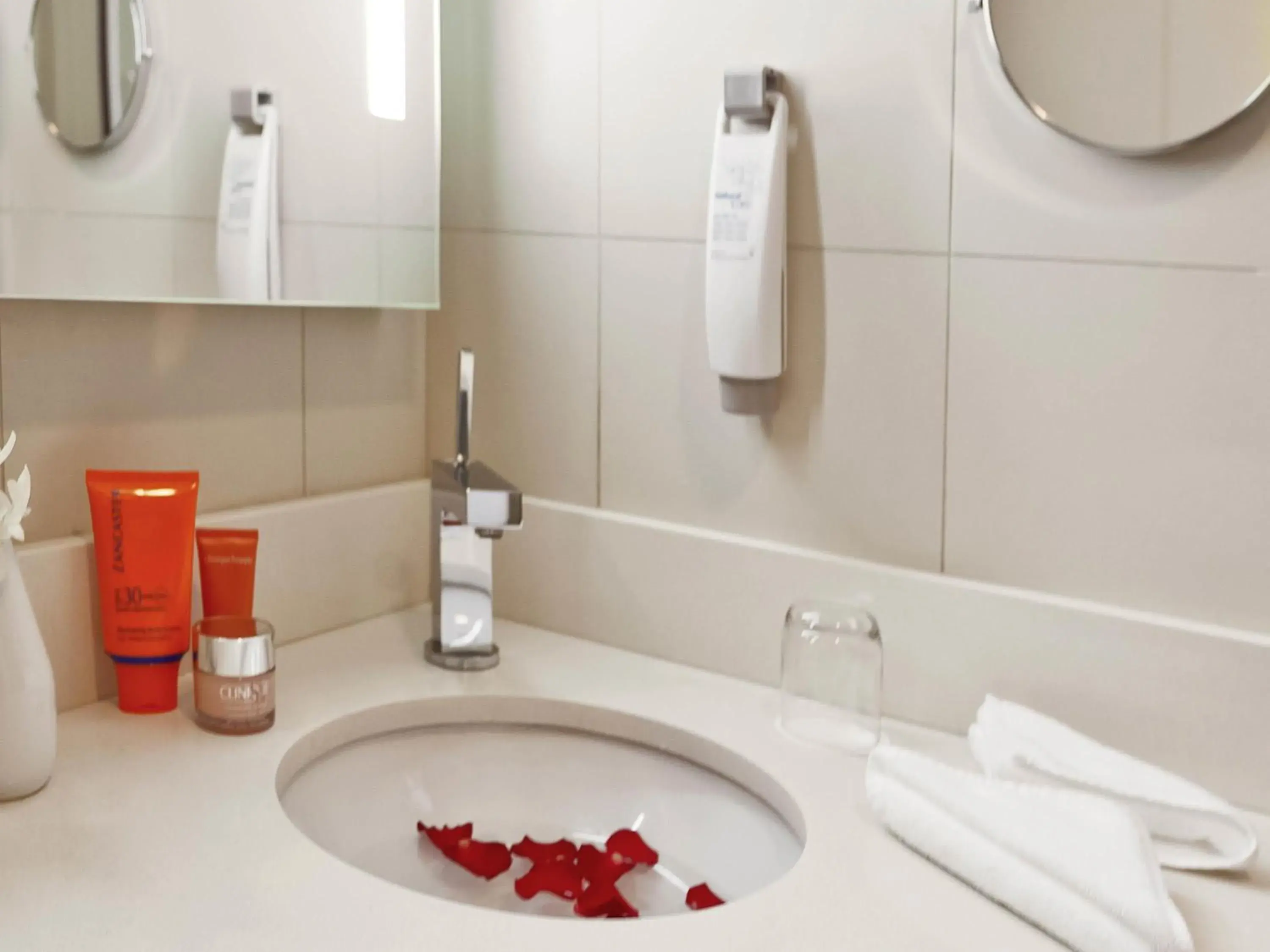 Bedroom in Ibis Abu Dhabi Gate Bedroom in Ibis Abu Dhabi Gate