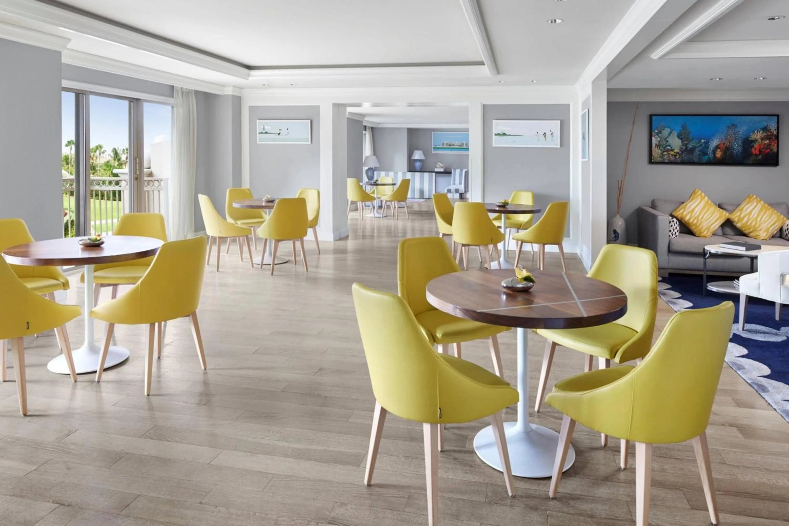 Lounge or bar in The Ritz-Carlton, Grand Cayman