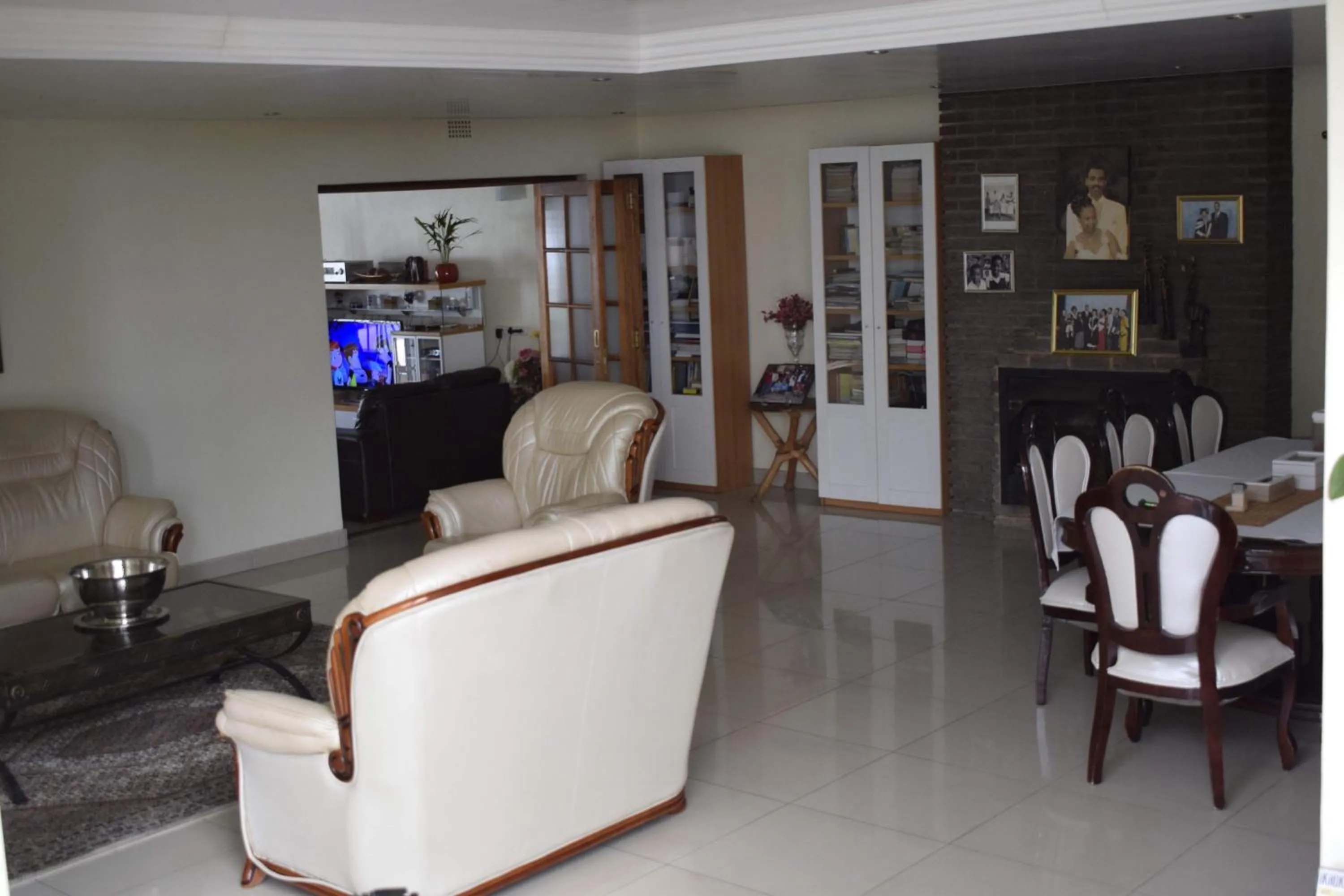 Lalela House Boutique Guesthouse - Free Wifi & Secure Parking