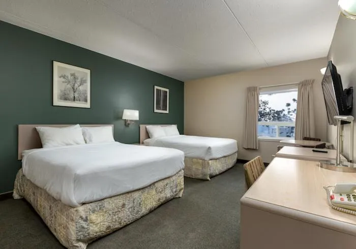 Bed in Heritage Inn Hotel & Convention Centre - Taber